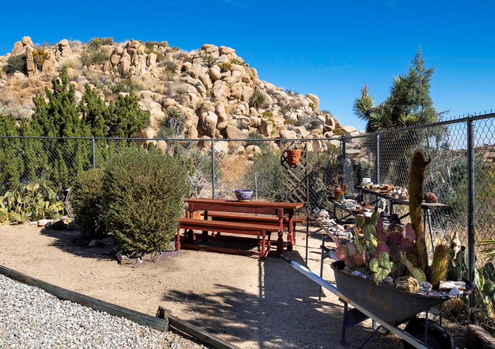 5230 Puente Ct, Yucca Valley CA  92284-2028 exterior