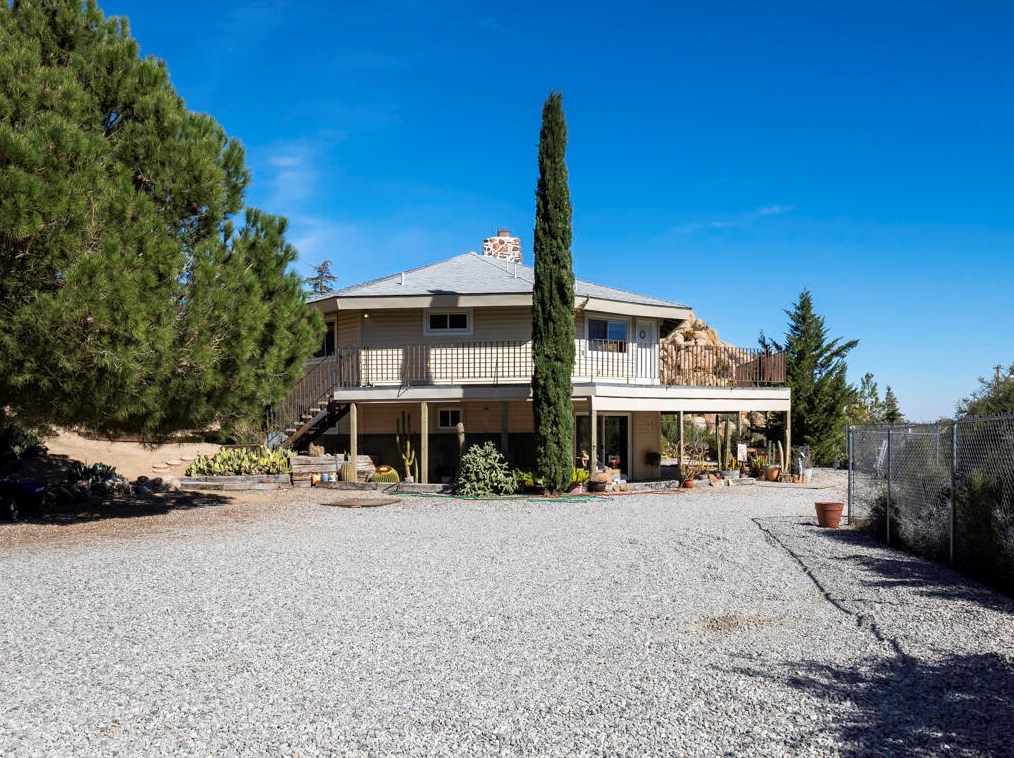 5230 Puente Ct, Yucca Valley CA  92284-2028 exterior