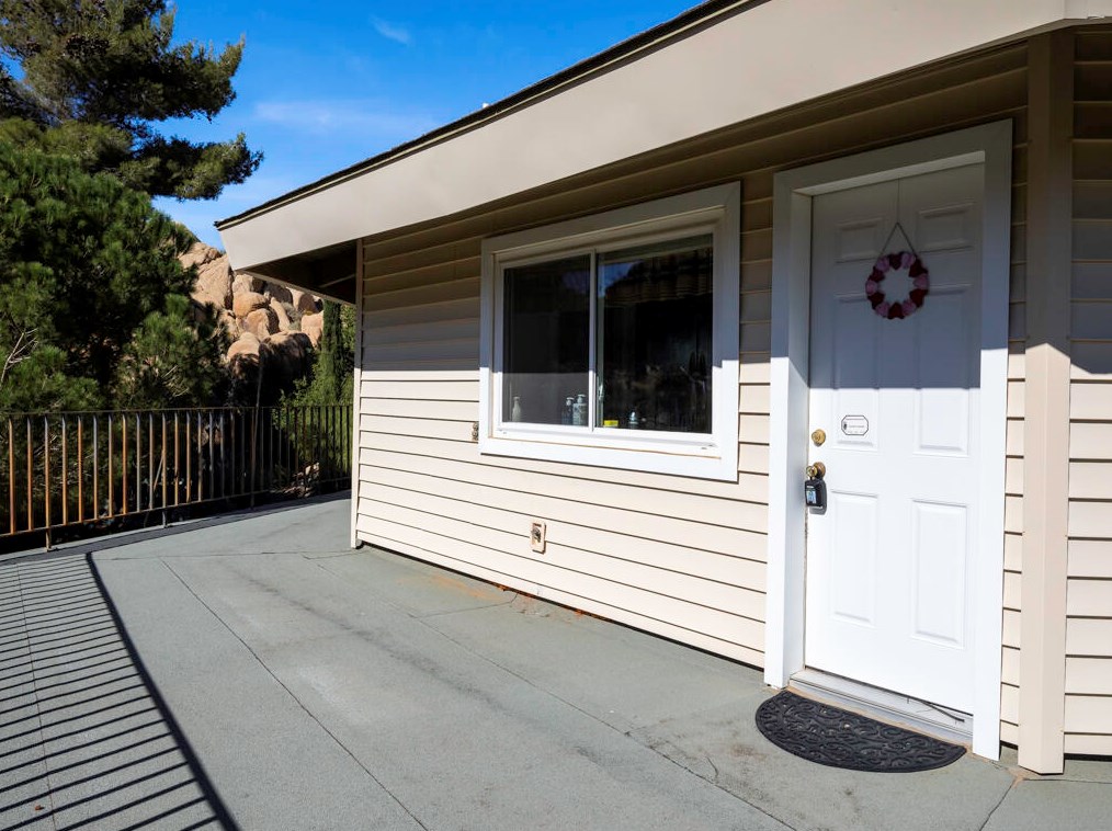 5230 Puente Ct, Yucca Valley CA  92284-2028 exterior