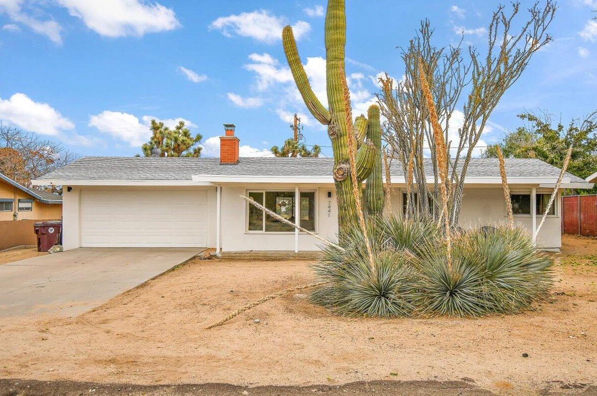 7441 Elata Ave, Yucca Valley CA  92284-3738 exterior