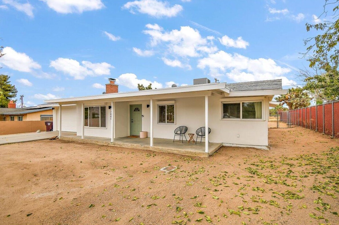 7441 Elata Ave, Yucca Valley CA  92284-3738 exterior