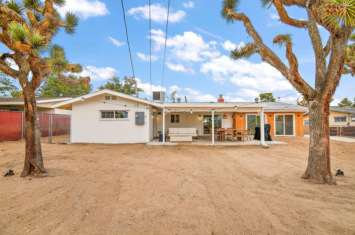 7441 Elata Ave, Yucca Valley CA  92284-3738 exterior