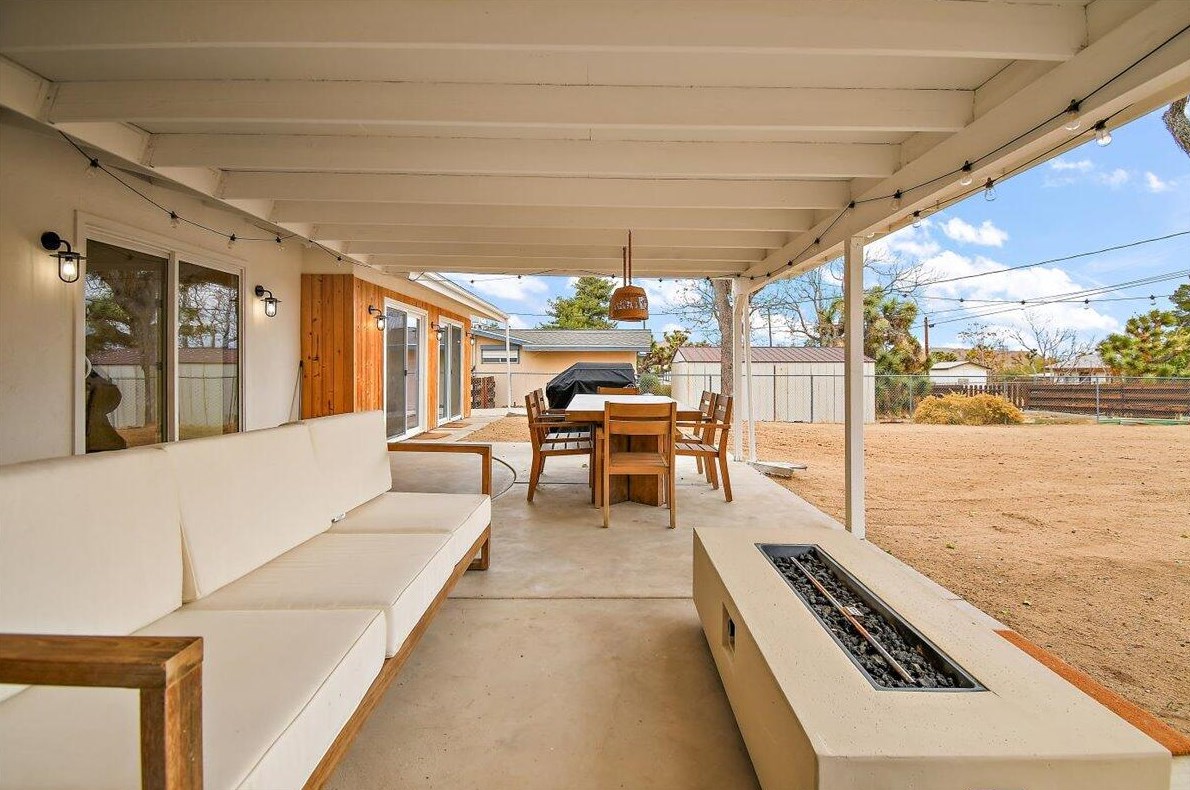 7441 Elata Ave, Yucca Valley CA  92284-3738 exterior