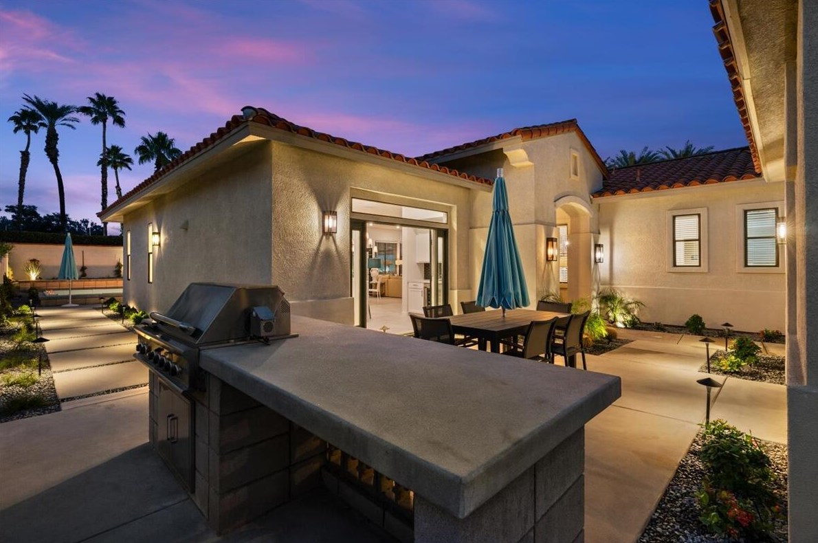 3 San Marino Cir, Rancho Mirage CA  92270-1910 exterior