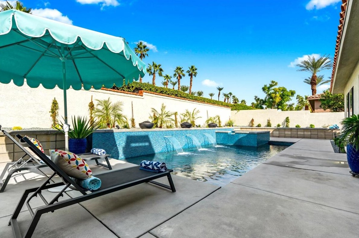 3 San Marino Cir, Rancho Mirage CA  92270-1910 exterior