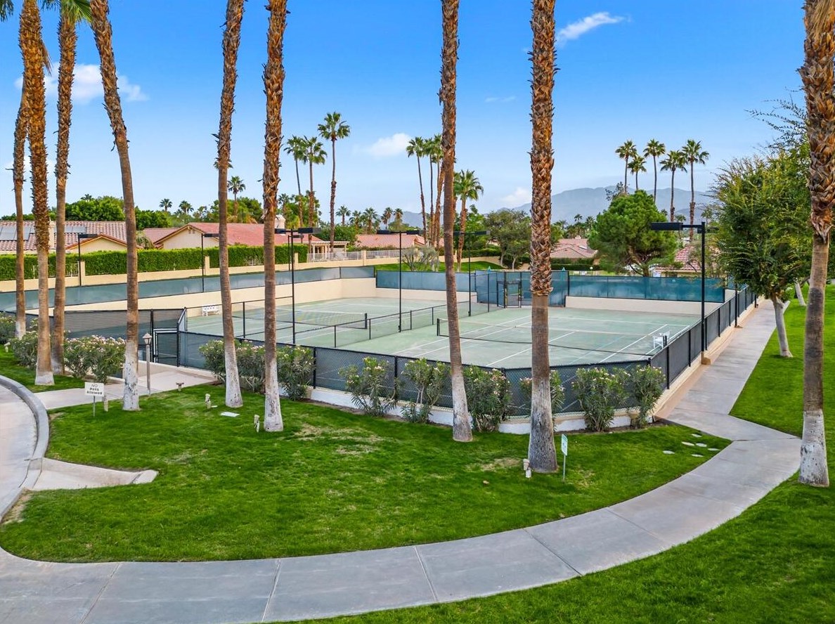 3 San Marino Cir, Rancho Mirage CA  92270-1910 exterior