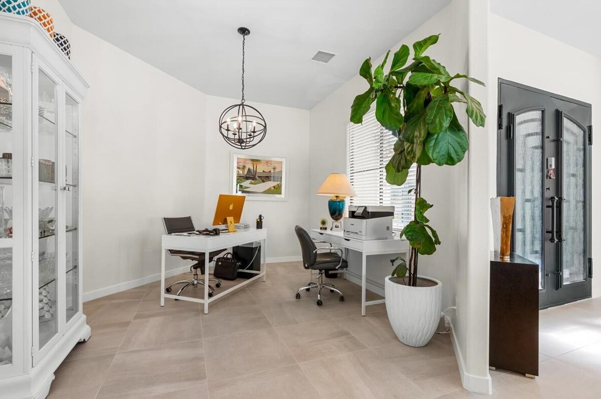 3 San Marino Cir, Rancho Mirage CA  92270-1910 exterior