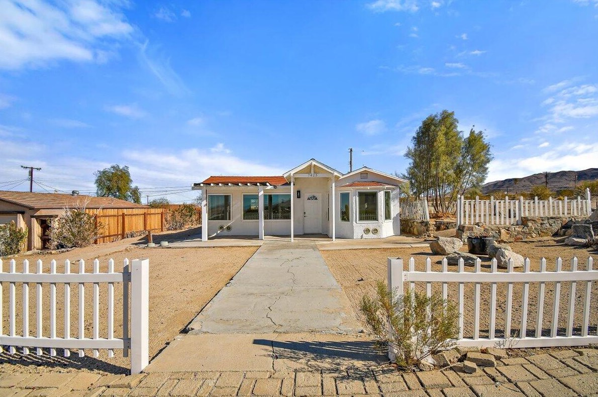 7423 Persia Ave, Twntynine Plm CA  92277-3847 exterior