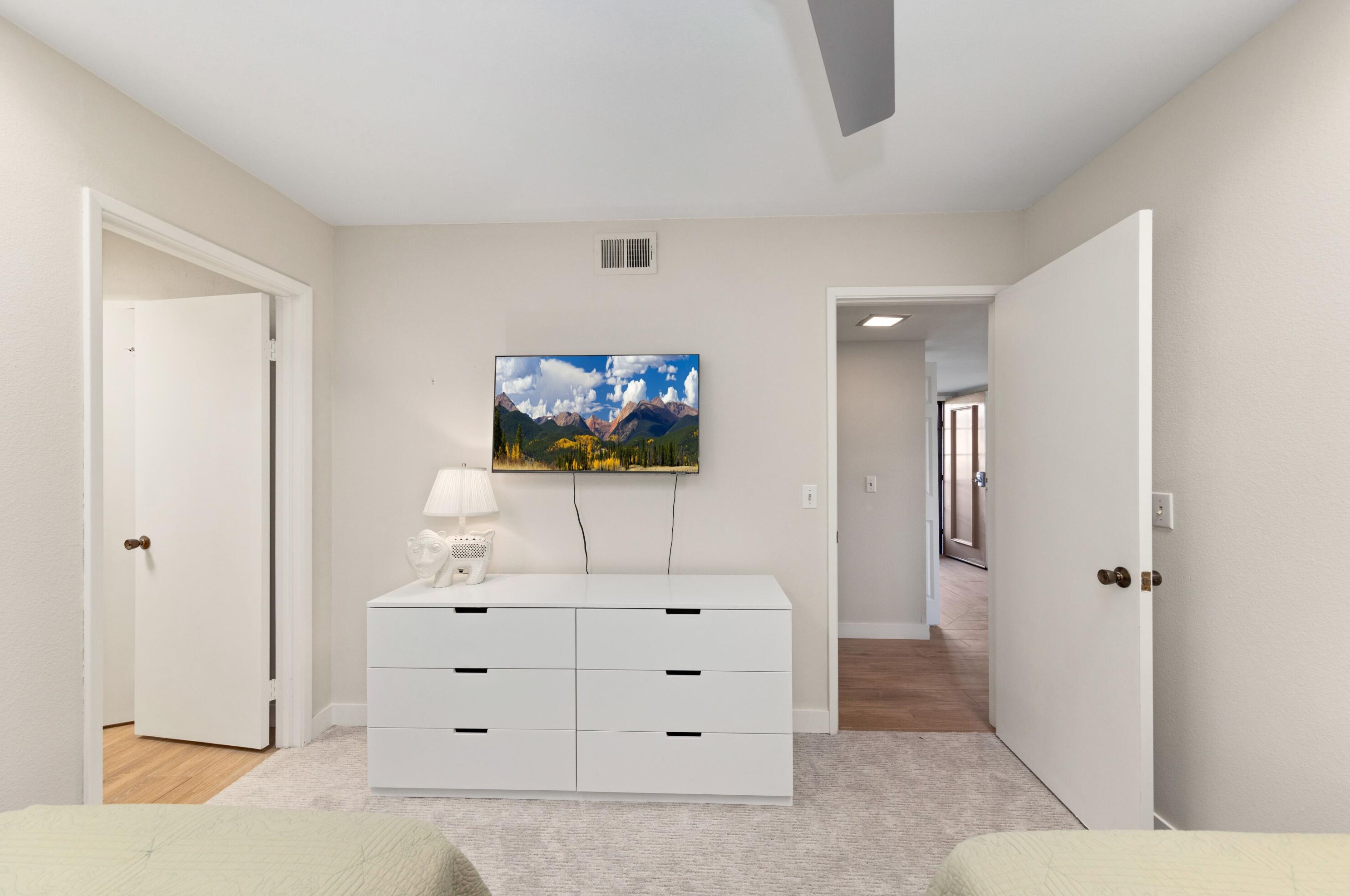 18 Sunrise Dr, Rancho Mirage CA  92270-3828 exterior