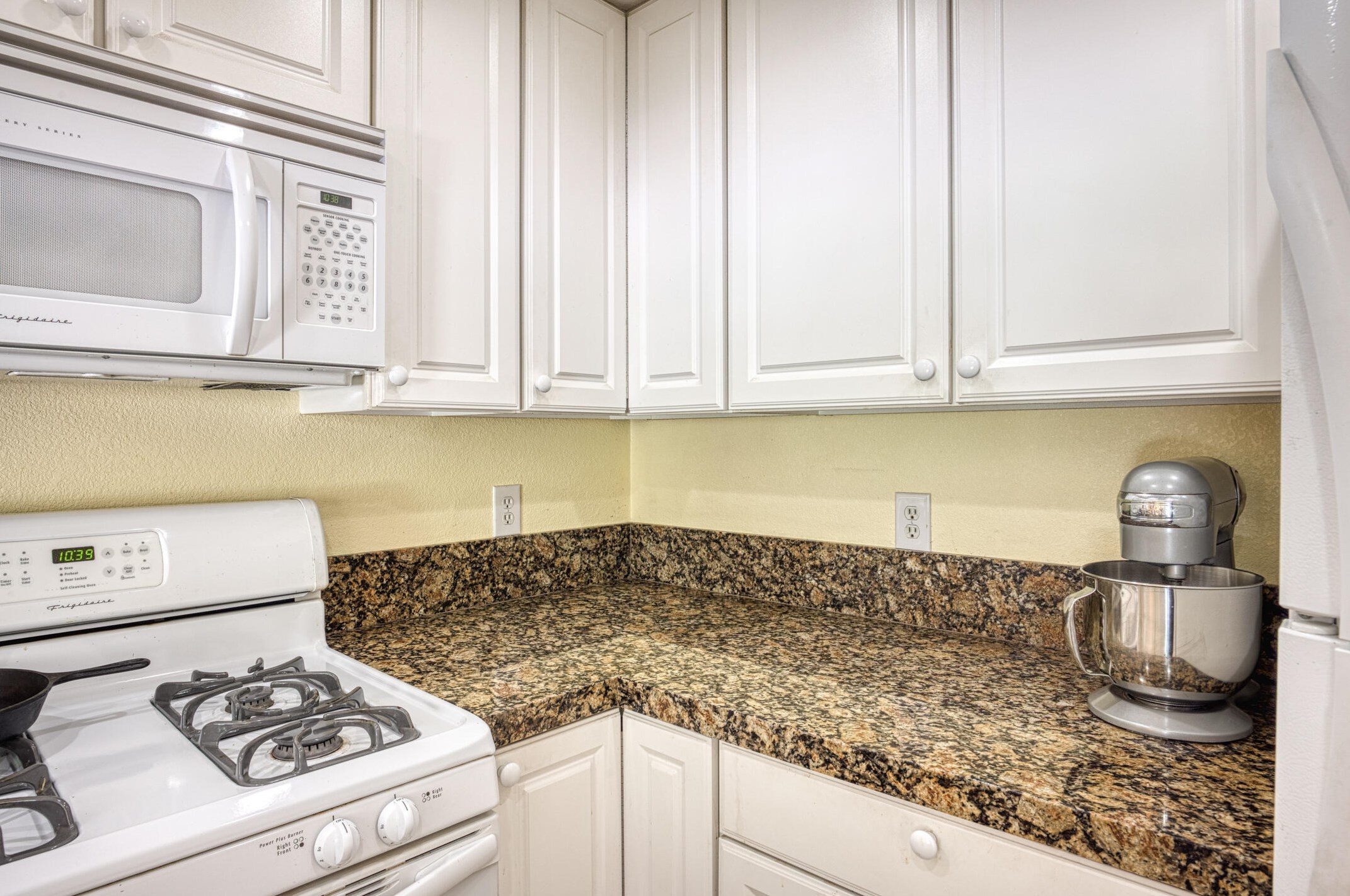 7 Lakeview Cir, Cathedral City CA  92234-6056 exterior