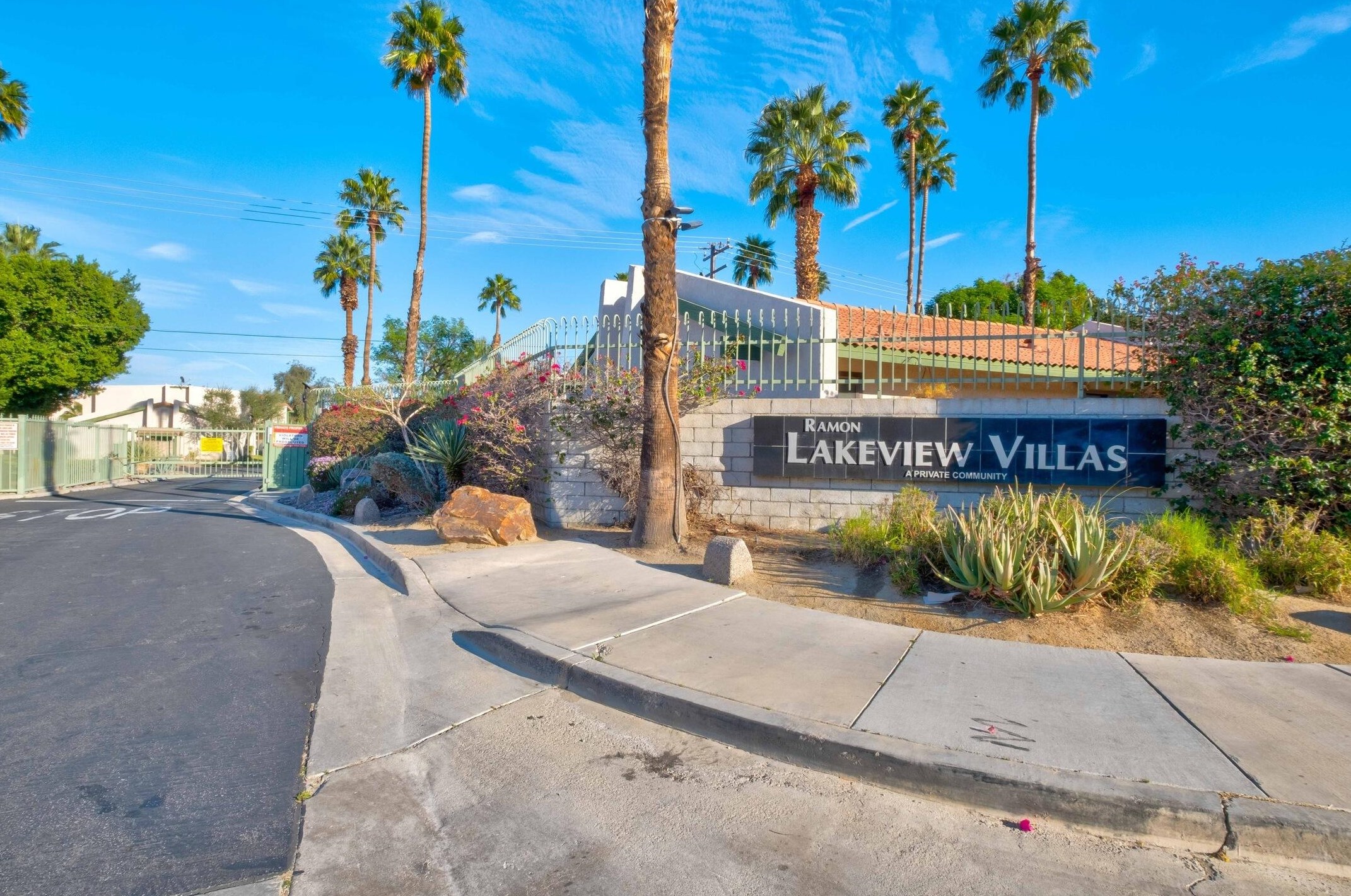 7 Lakeview Cir, Cathedral City CA  92234-6056 exterior