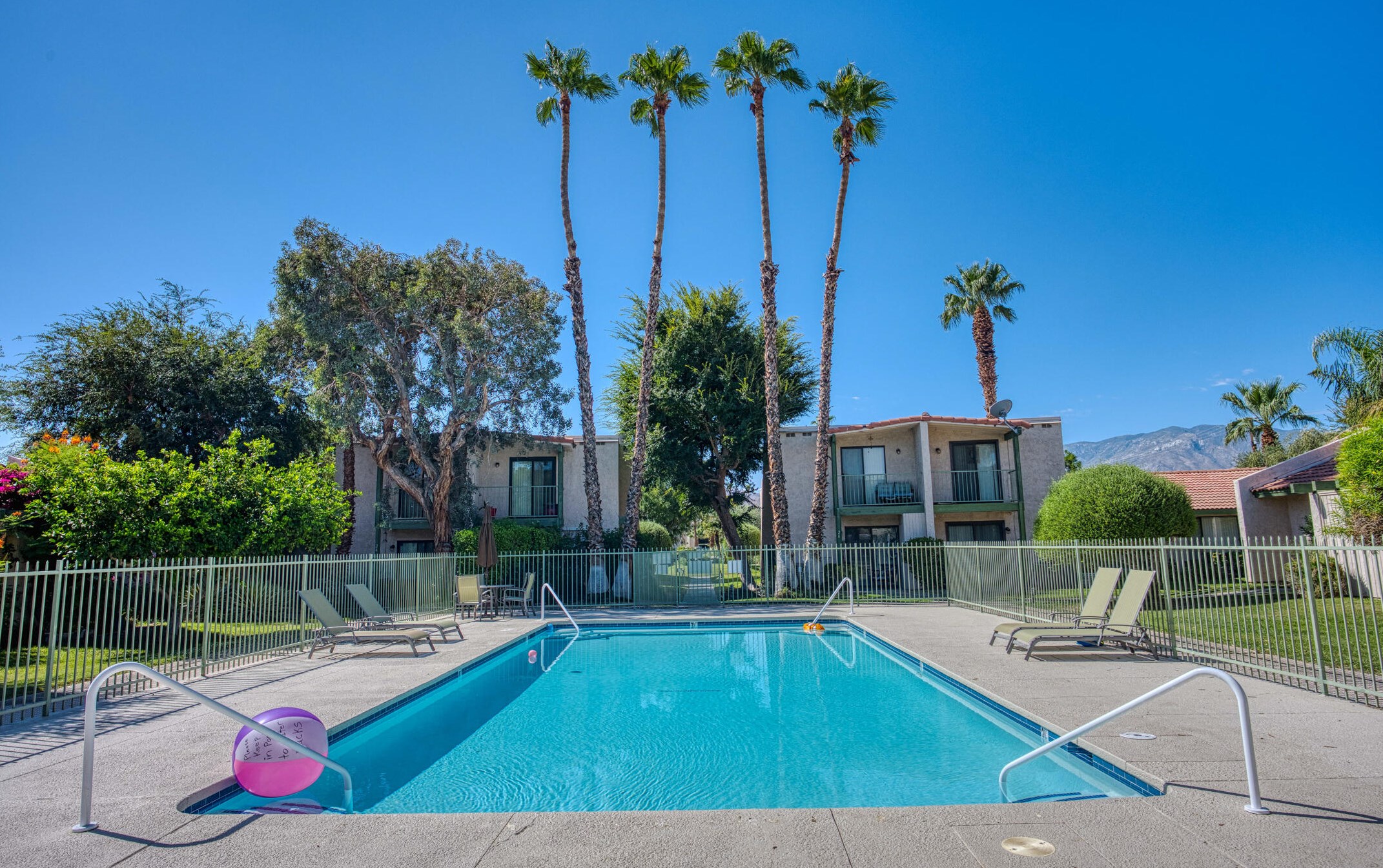 7 Lakeview Cir, Cathedral City CA  92234-6056 exterior