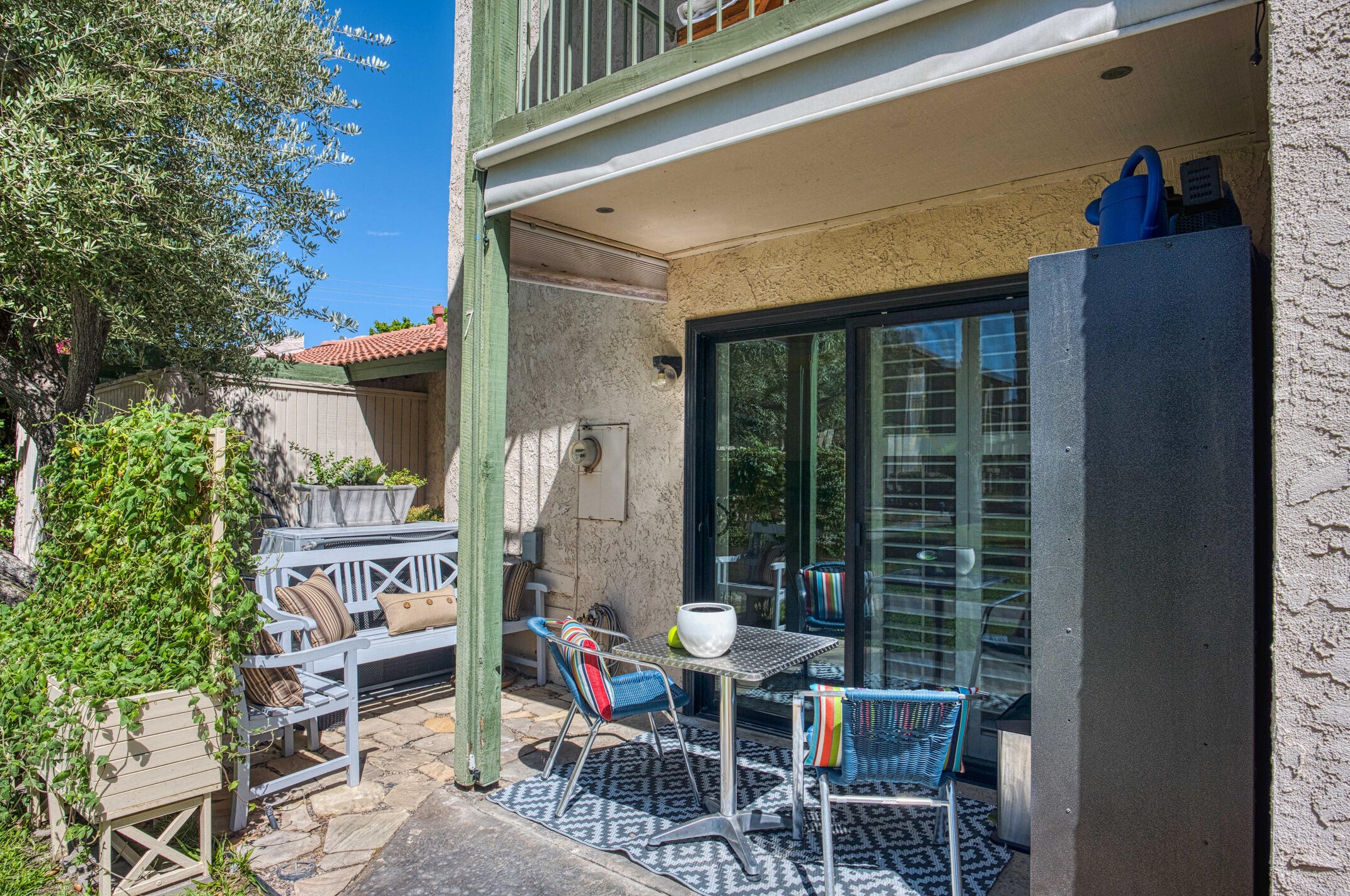 7 Lakeview Cir, Cathedral City CA  92234-6056 exterior