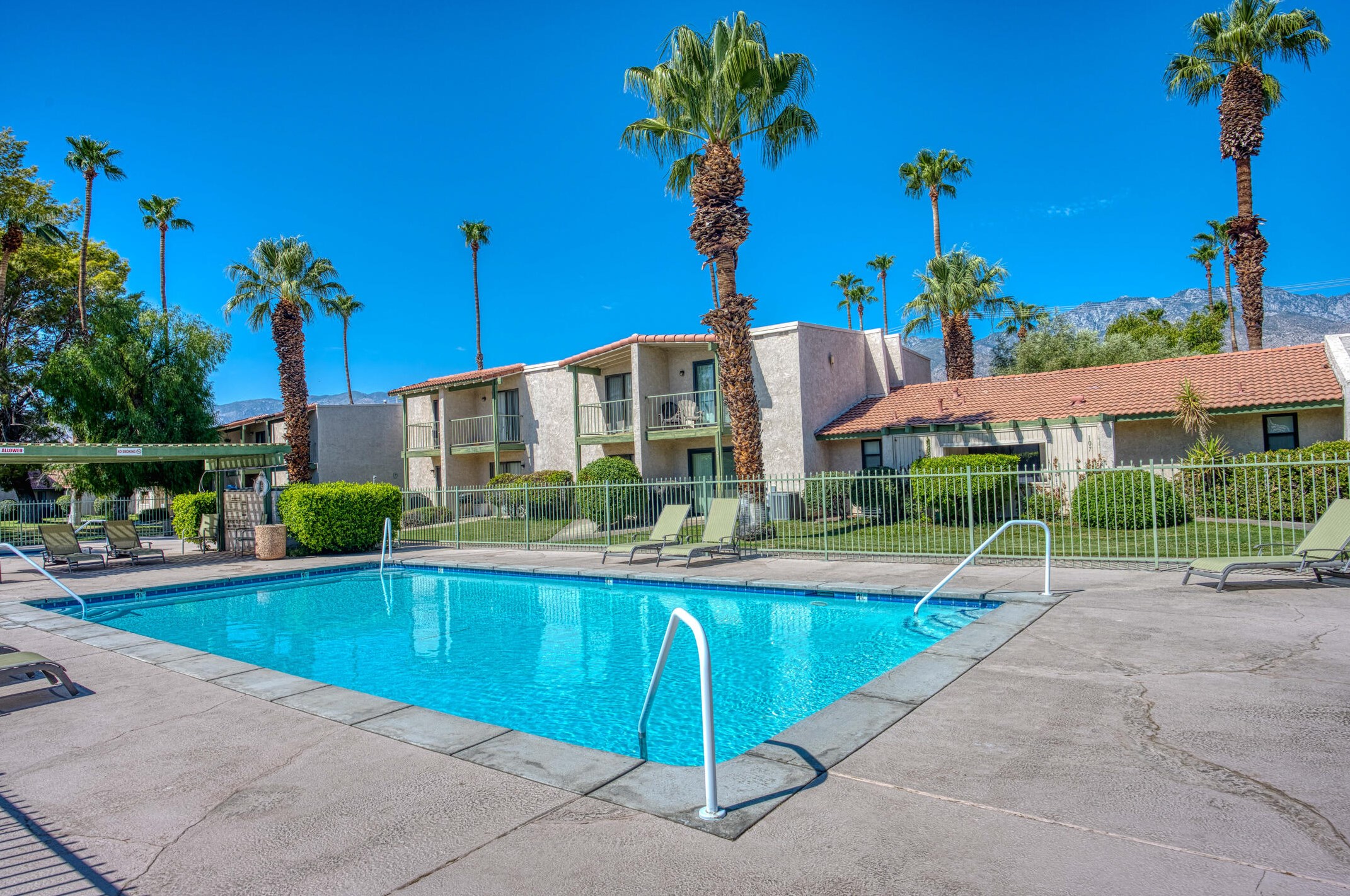 7 Lakeview Cir, Cathedral City CA  92234-6056 exterior