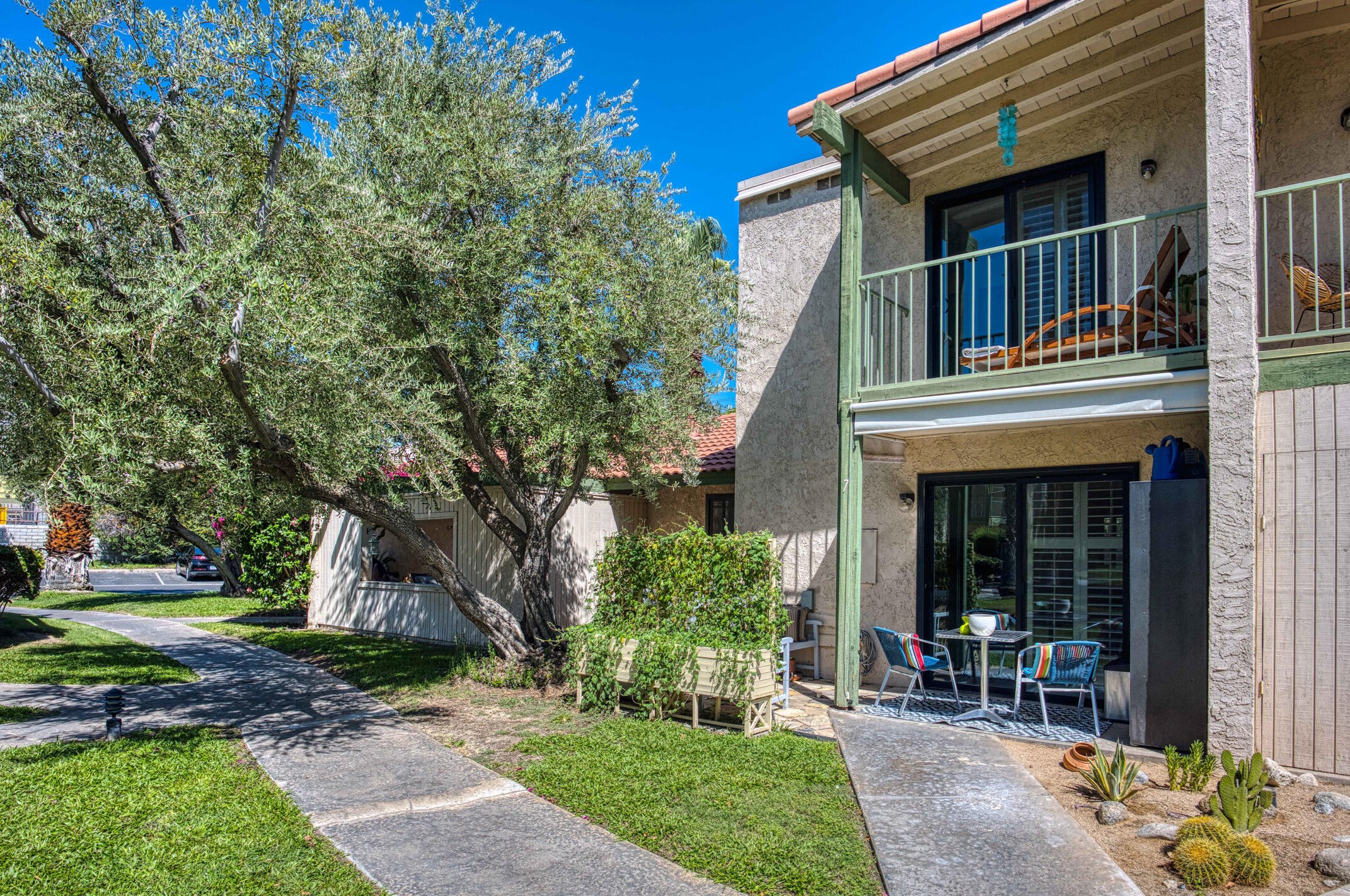 7 Lakeview Cir, Cathedral City CA  92234-6056 exterior