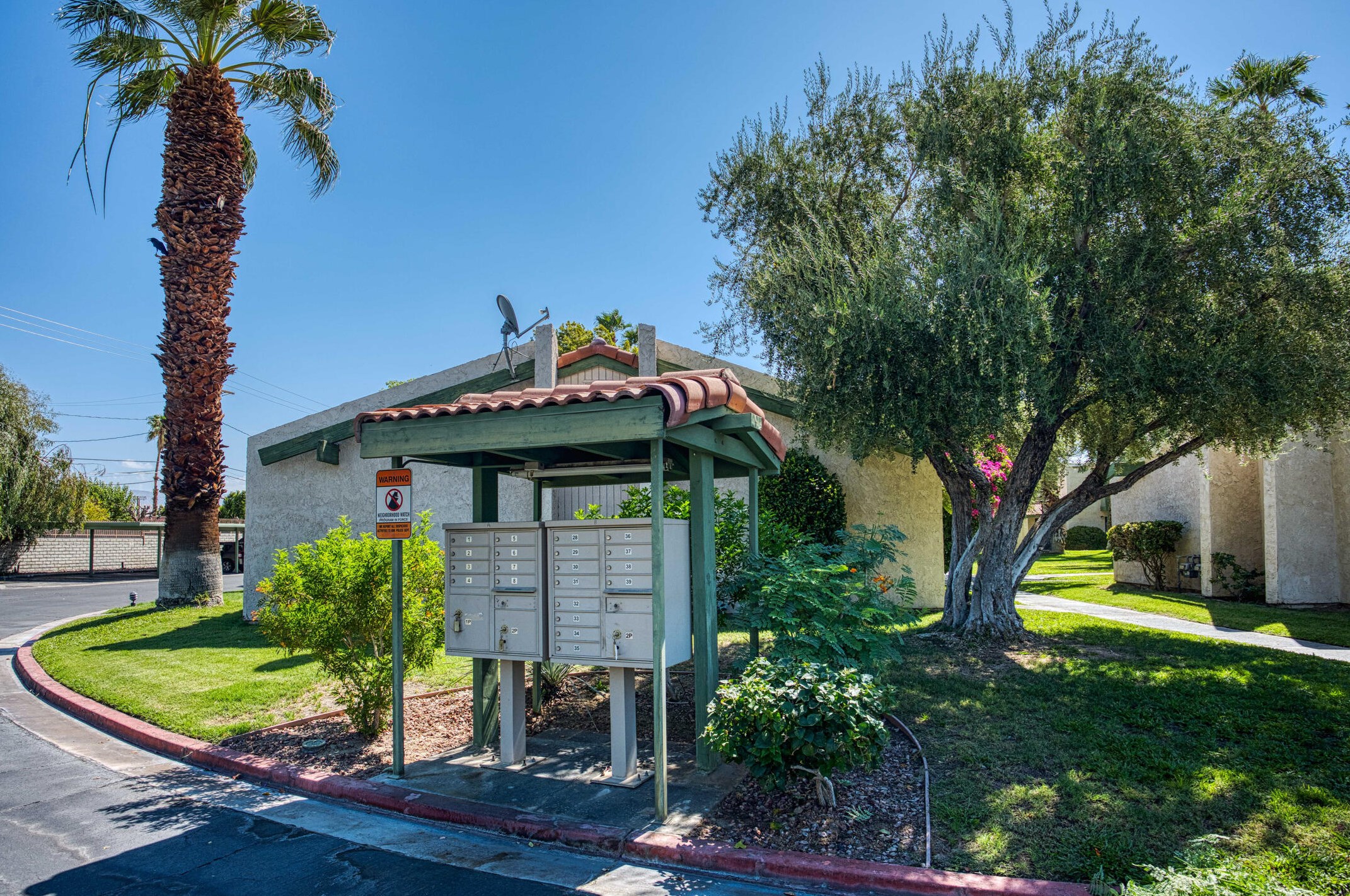 7 Lakeview Cir, Cathedral City CA  92234-6056 exterior