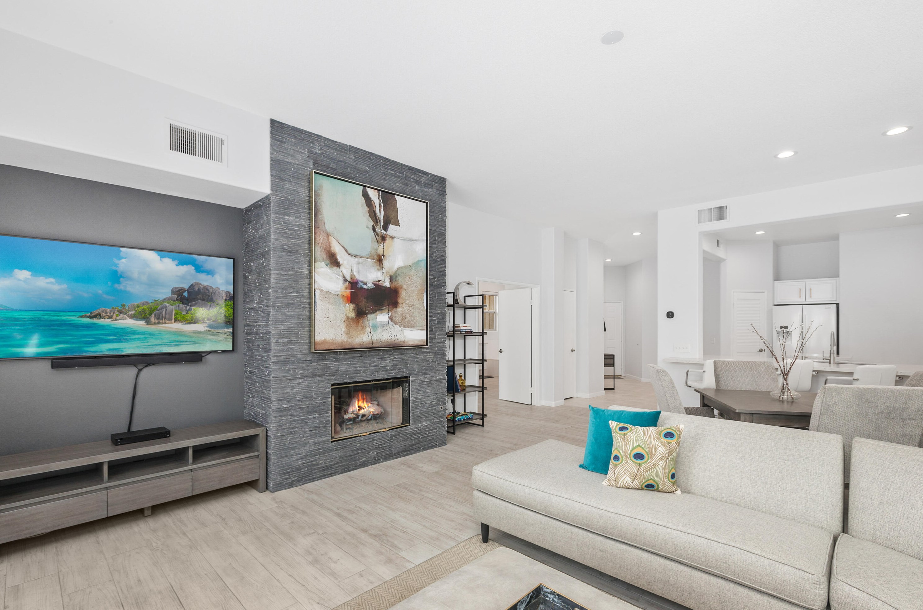 166 Kavenish Dr, Rancho Mirage CA  92270-3244 exterior