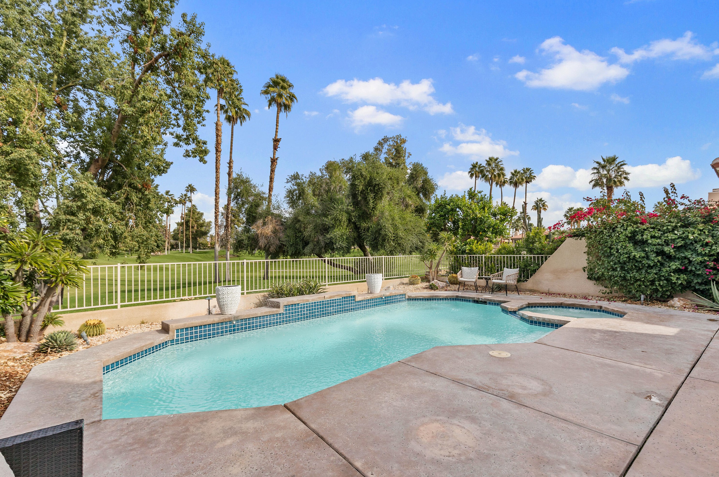 166 Kavenish Dr, Rancho Mirage CA  92270-3244 exterior