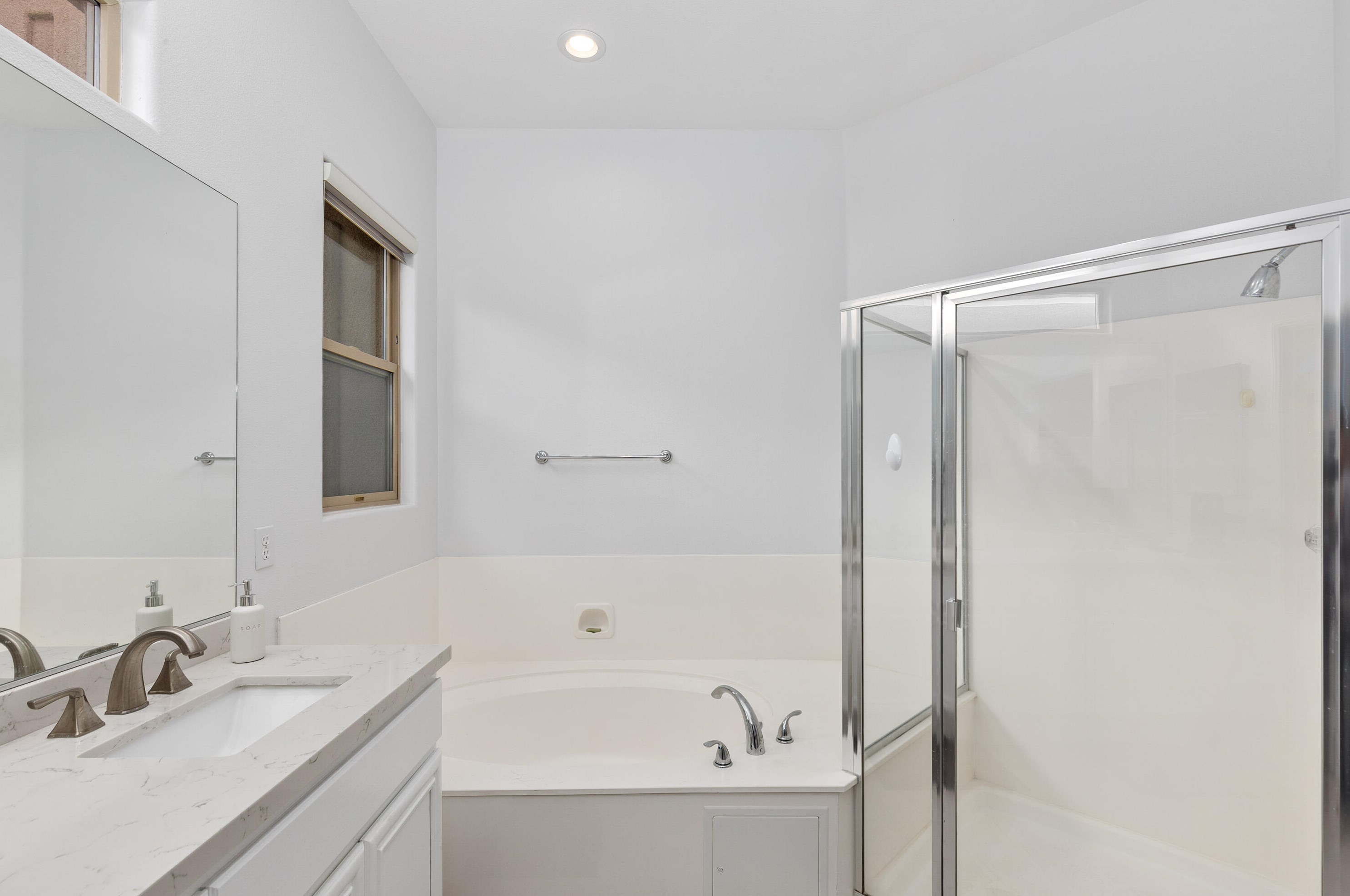 166 Kavenish Dr, Rancho Mirage CA  92270-3244 exterior