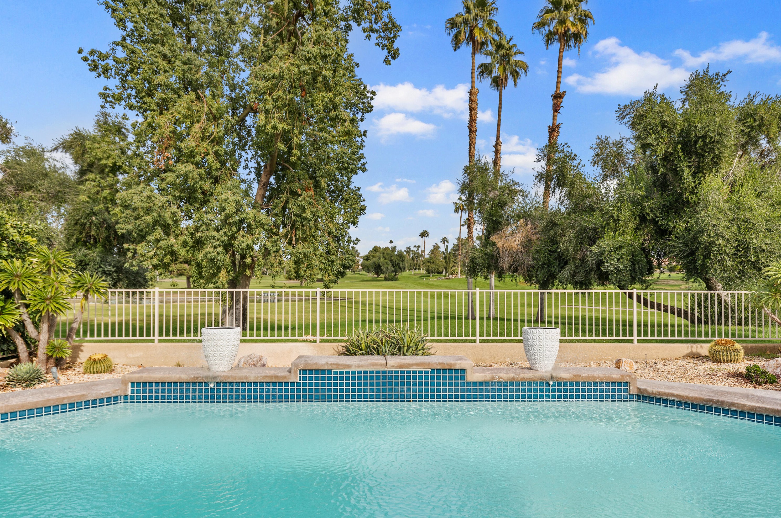 166 Kavenish Dr, Rancho Mirage CA  92270-3244 exterior