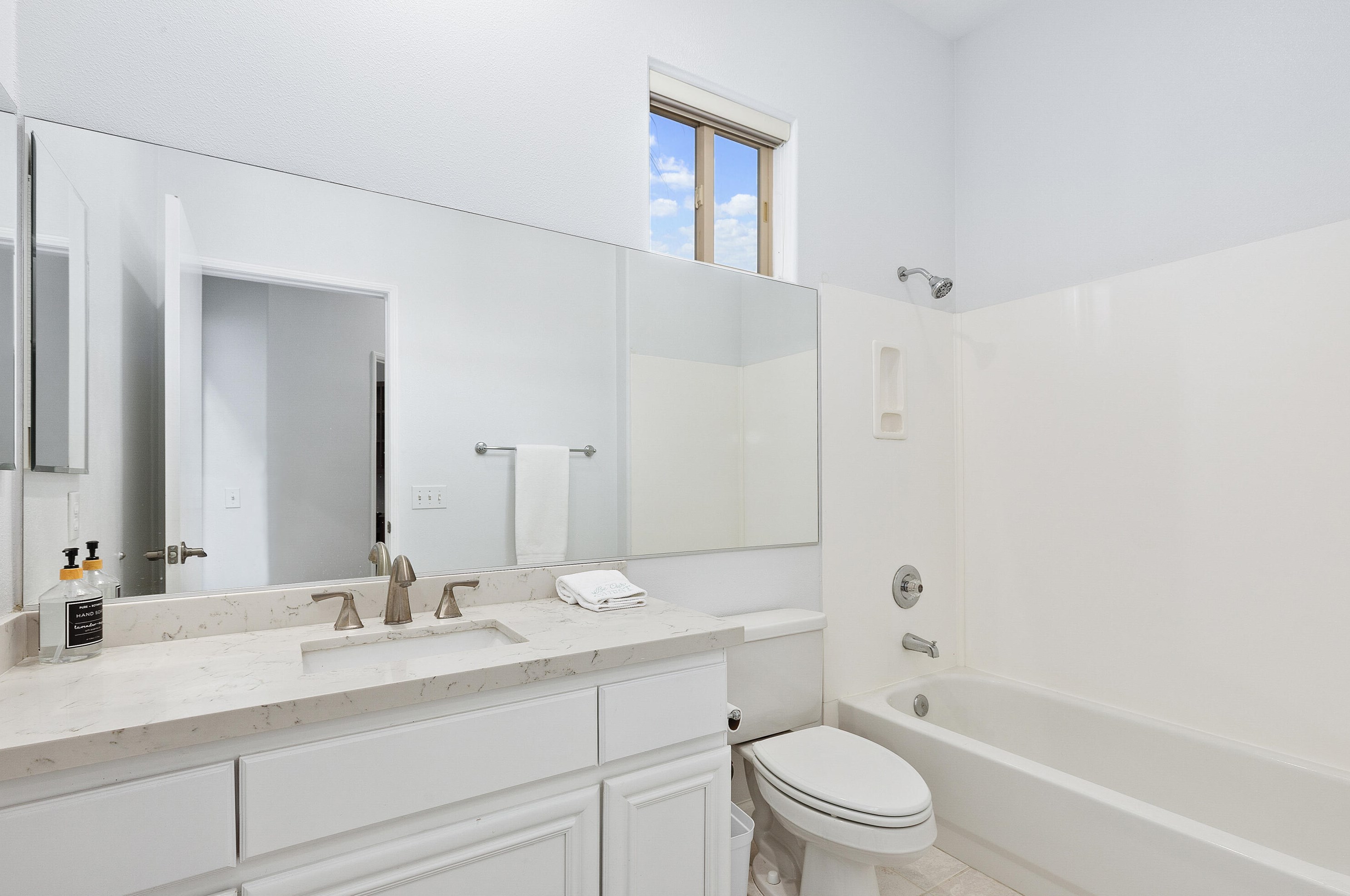 166 Kavenish Dr, Rancho Mirage CA  92270-3244 exterior
