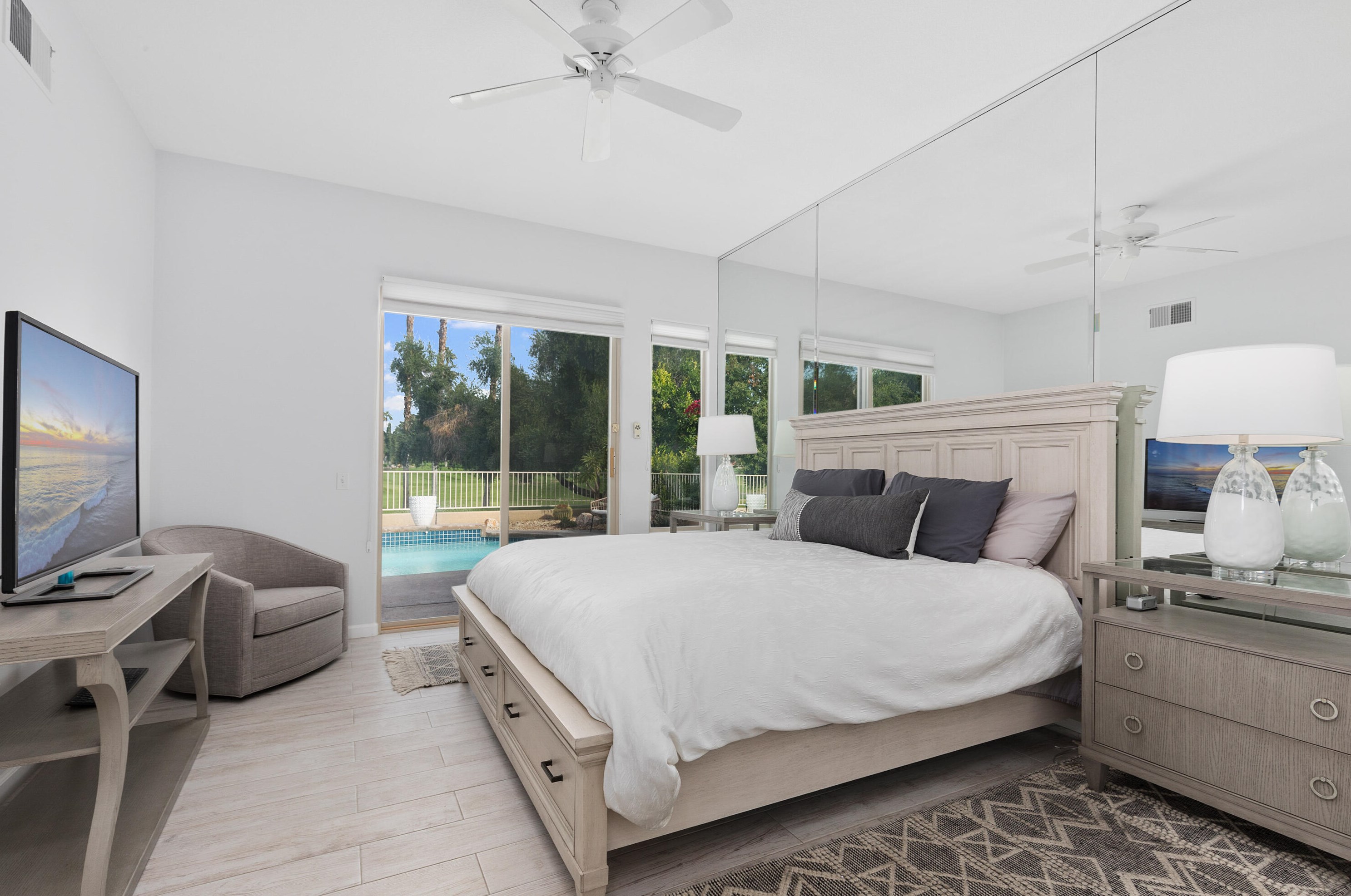 166 Kavenish Dr, Rancho Mirage CA  92270-3244 exterior