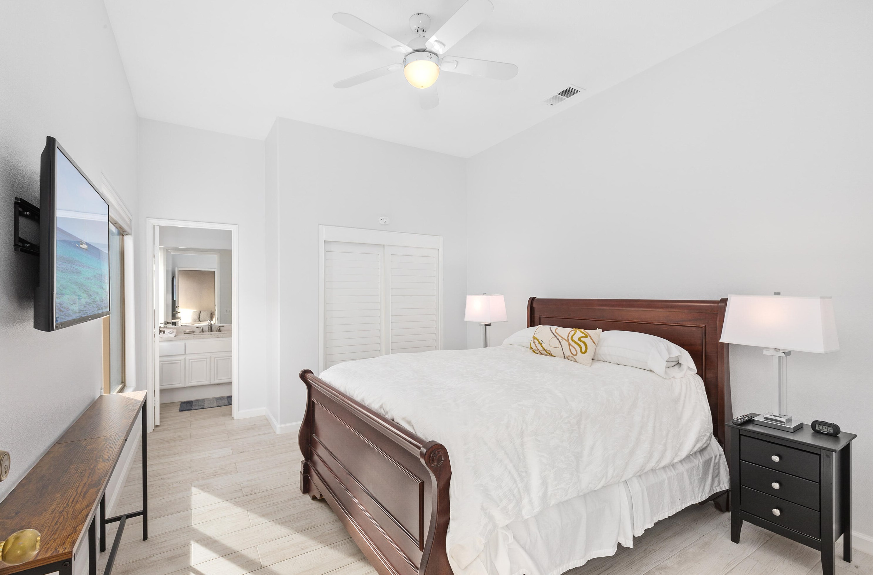 166 Kavenish Dr, Rancho Mirage CA  92270-3244 exterior