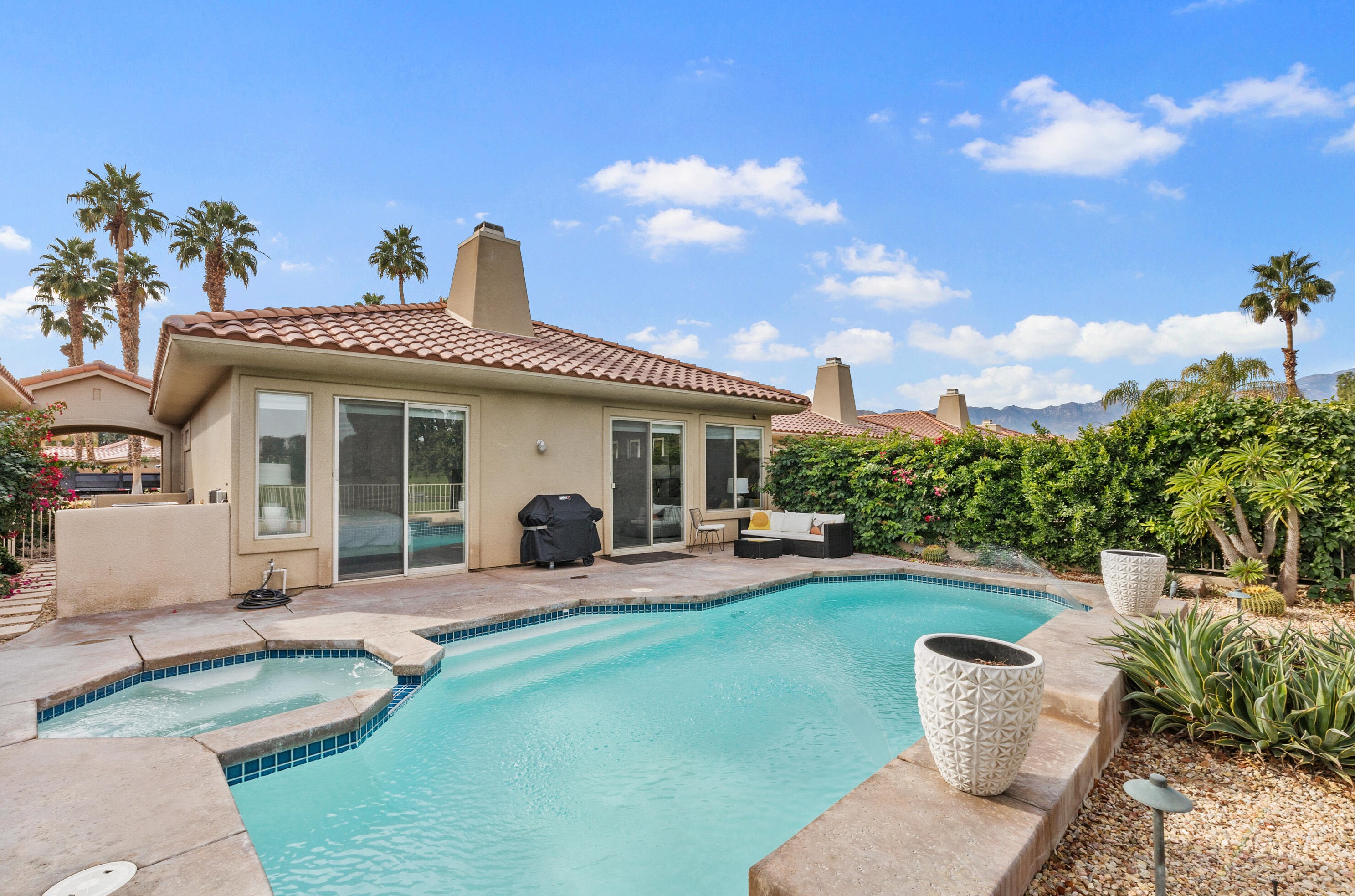166 Kavenish Dr, Rancho Mirage CA  92270-3244 exterior