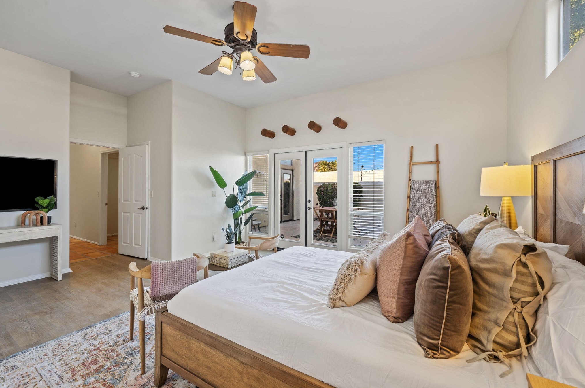 54450 Avenida Alvarado, La Quinta CA  92253-3690 exterior