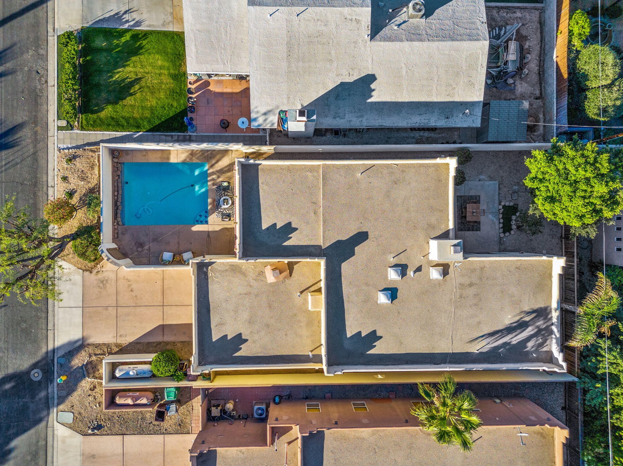 54450 Avenida Alvarado, La Quinta CA  92253-3690 exterior