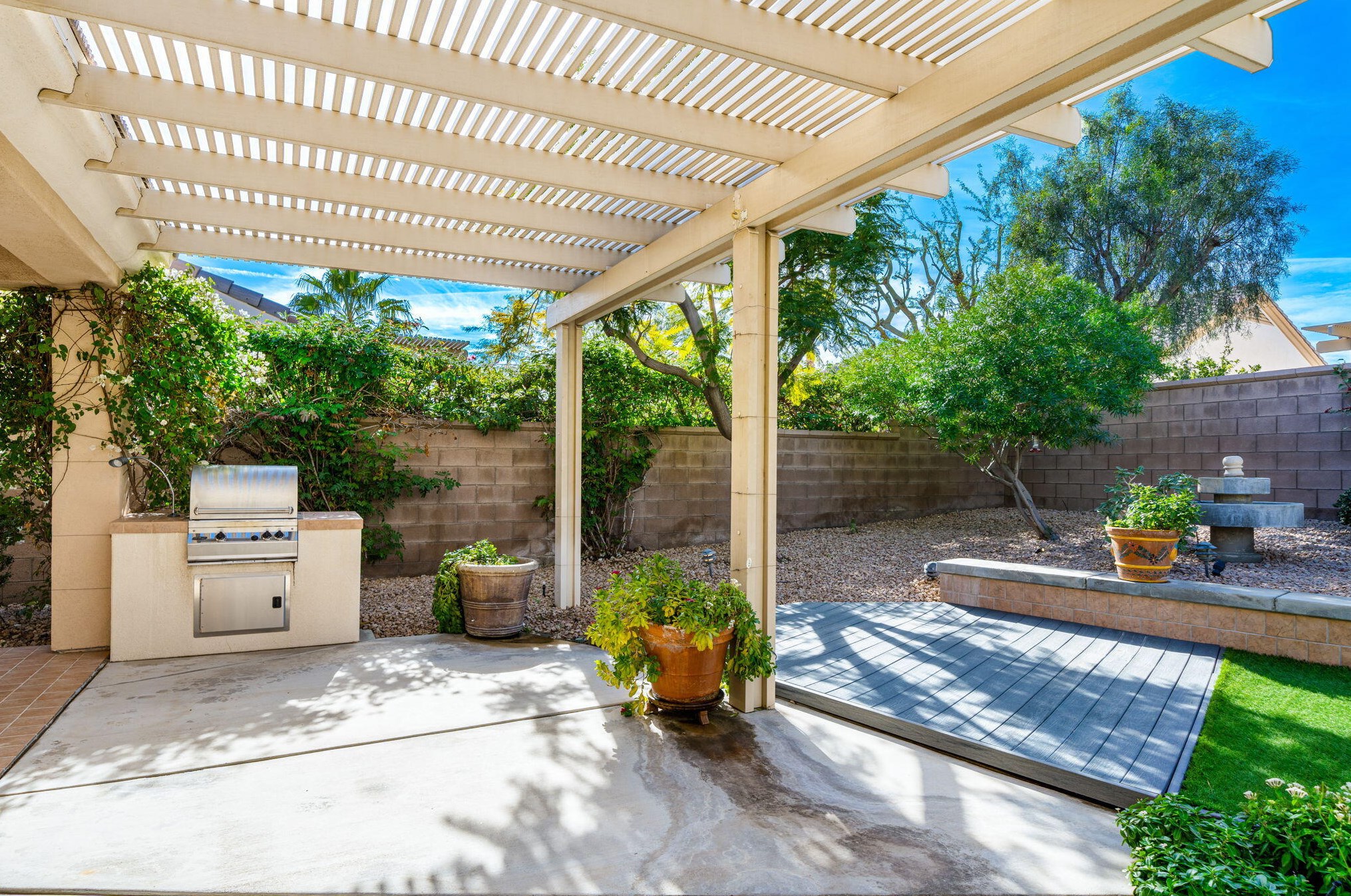 35897 Bramblewood Ave, Palm Desert CA  92211-2684 exterior