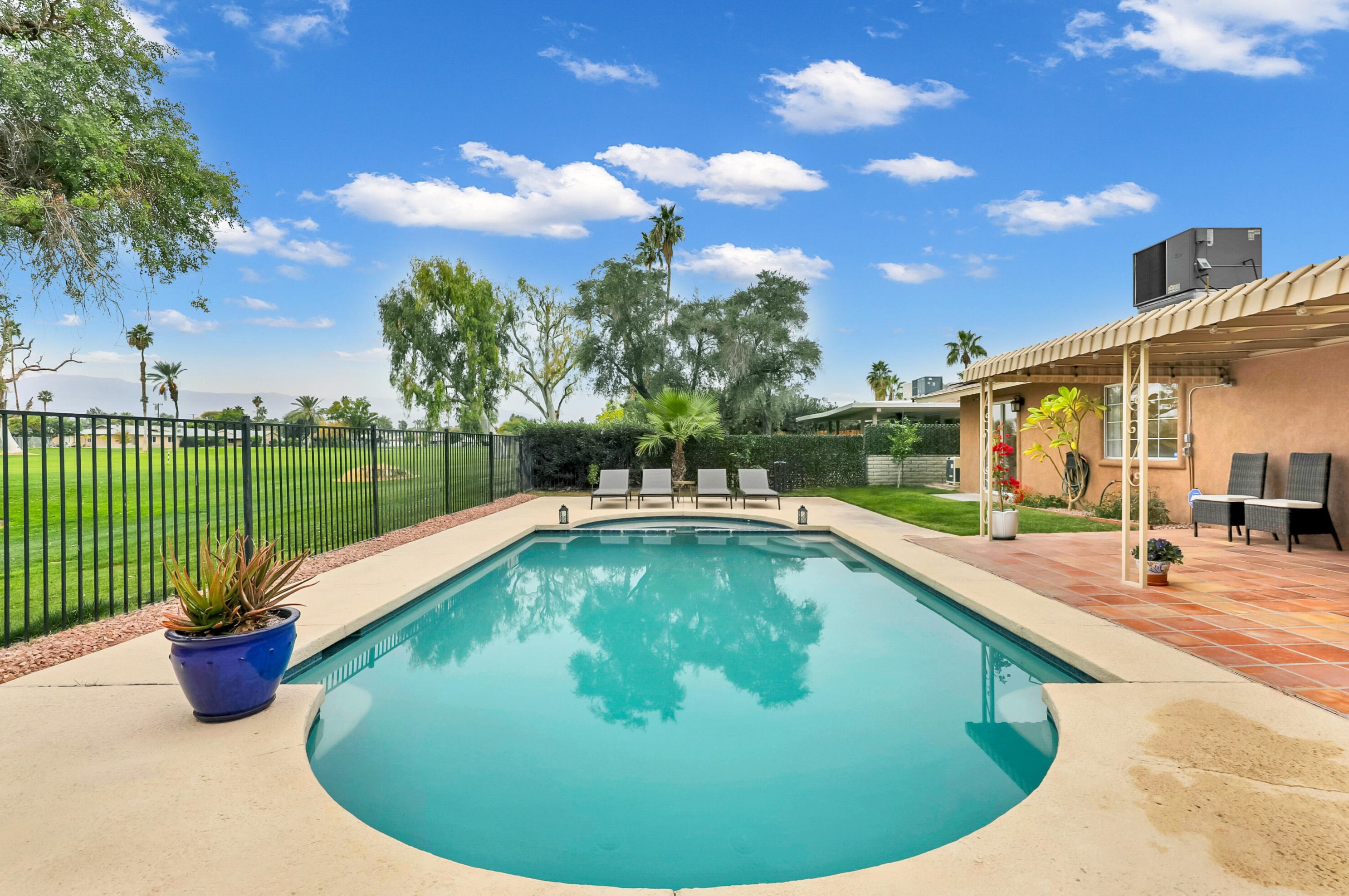 77265 Michigan Dr, Palm Desert CA  92211-7933 exterior