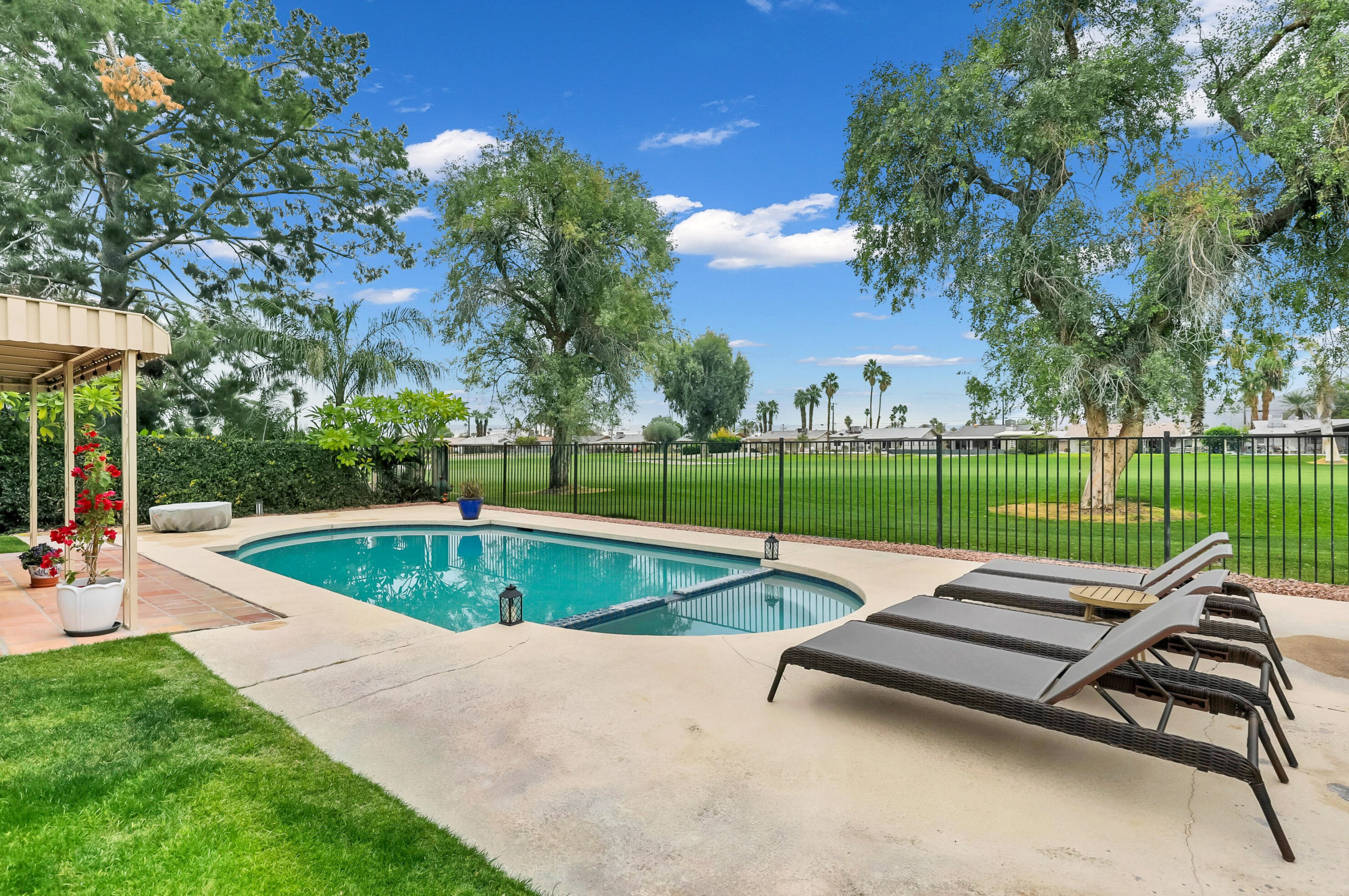 77265 Michigan Dr, Palm Desert CA  92211-7933 exterior
