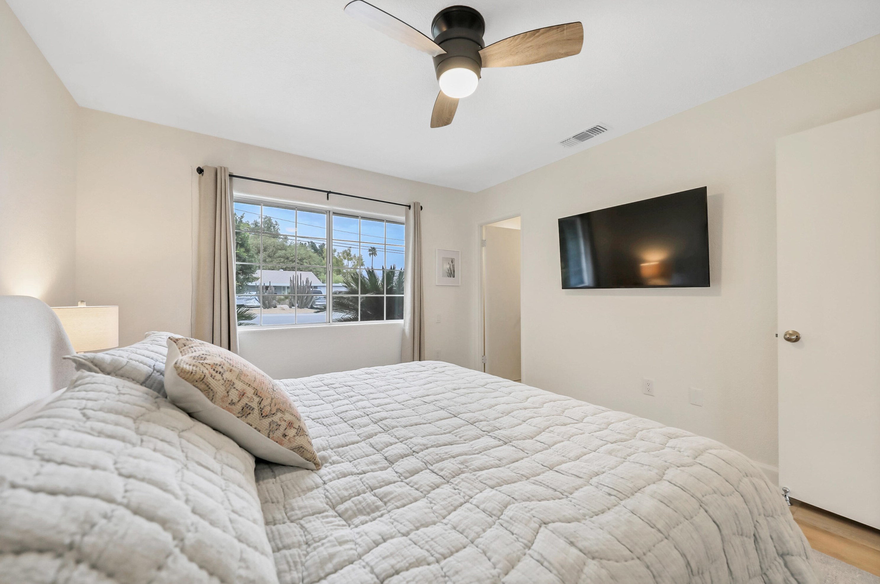 77265 Michigan Dr, Palm Desert CA  92211-7933 exterior