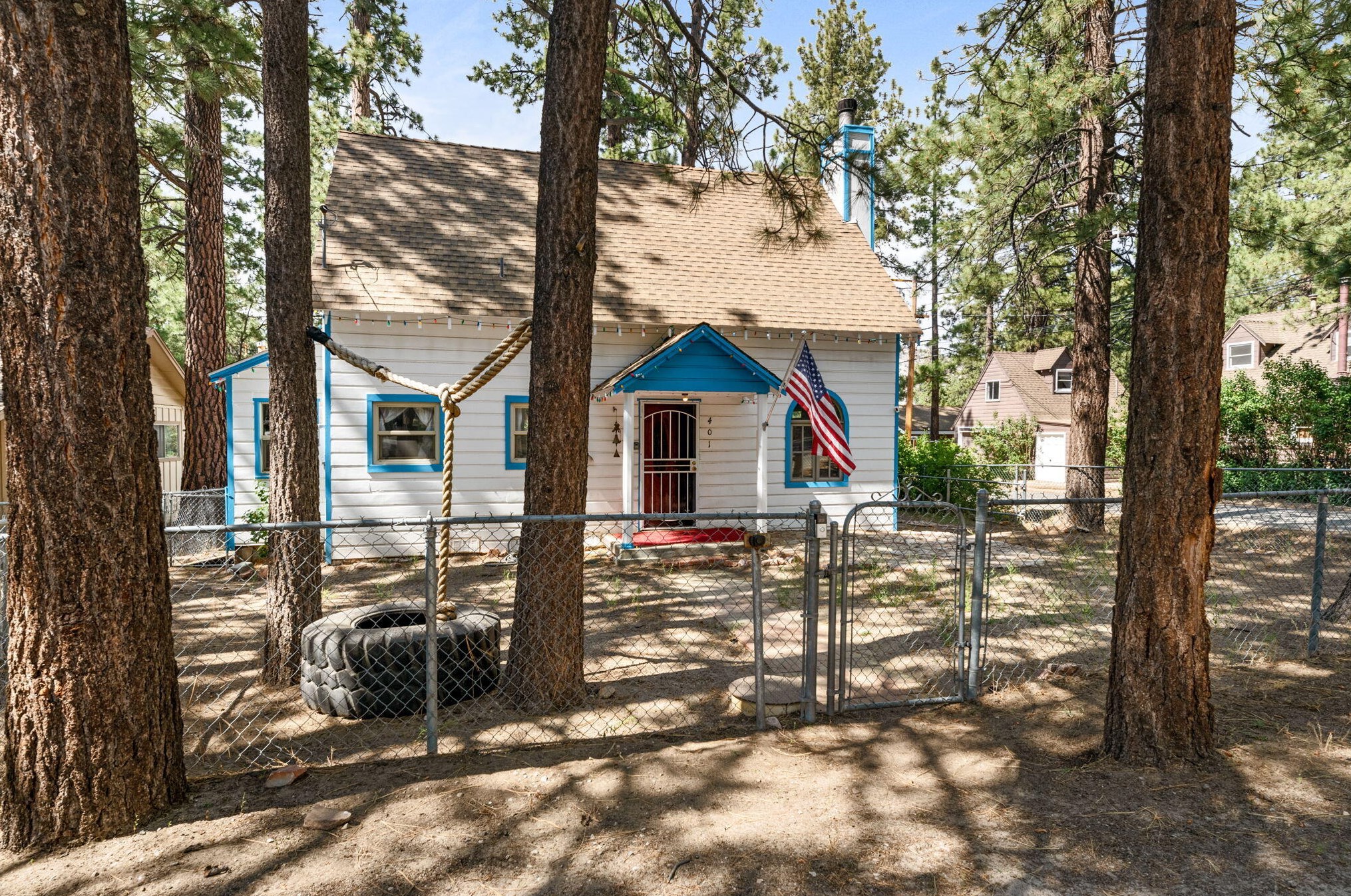 401 Sherwood Blvd, Big Bear City CA  92314-9659 exterior