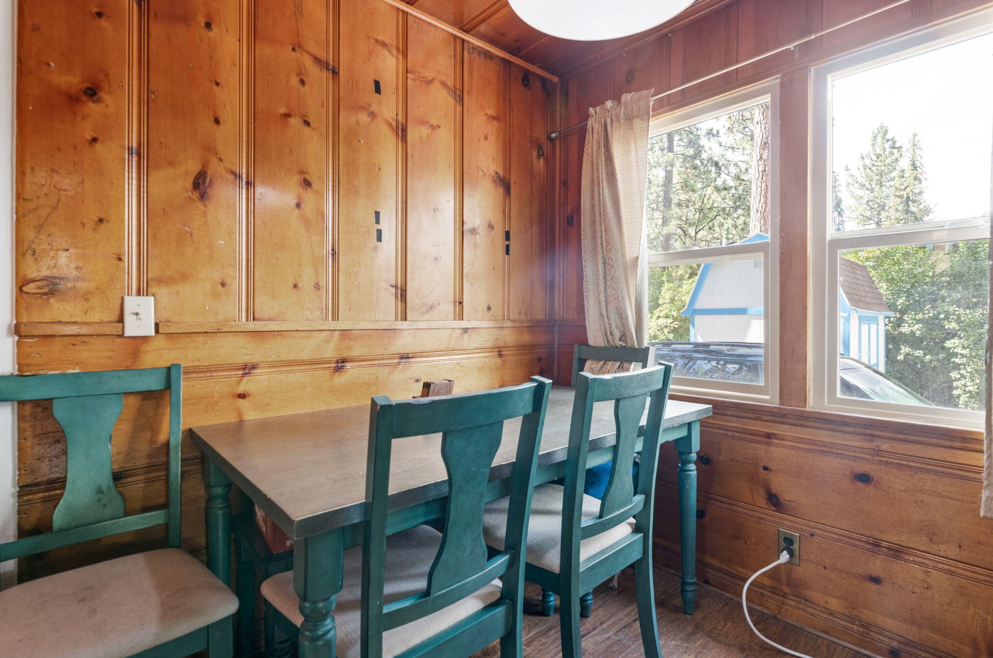 401 Sherwood Blvd, Big Bear City CA  92314-9659 exterior