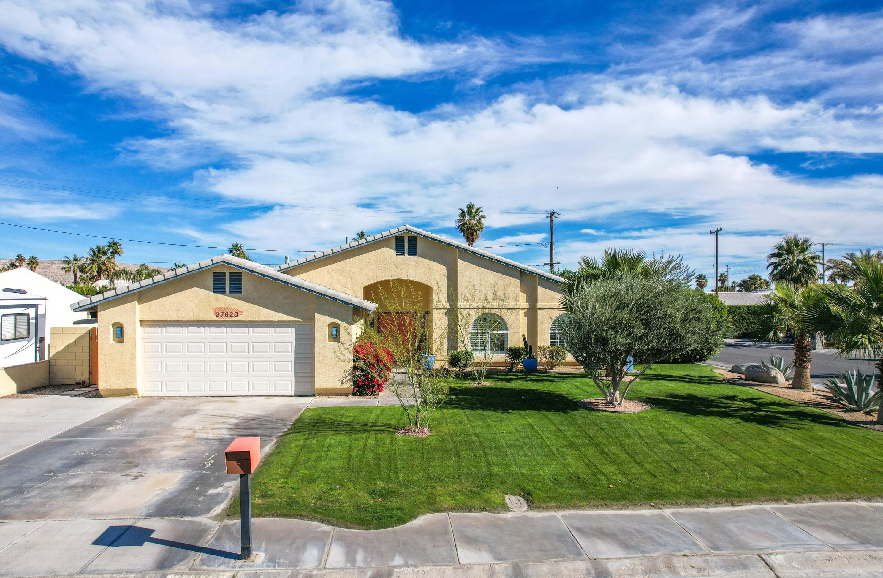 27820 Abril Dr, Cathedral City CA  92234-3410 exterior