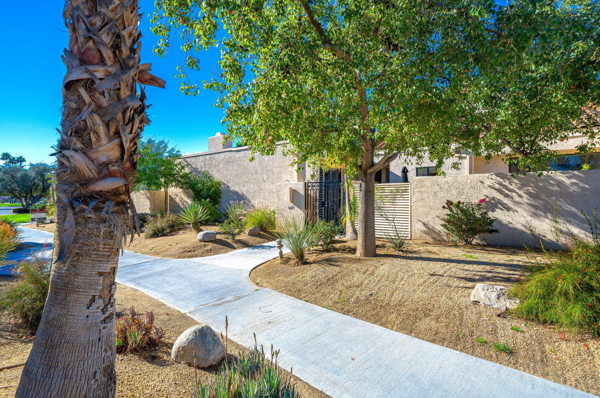 621 Hospitality Dr, Rancho Mirage CA  92270-1312 exterior