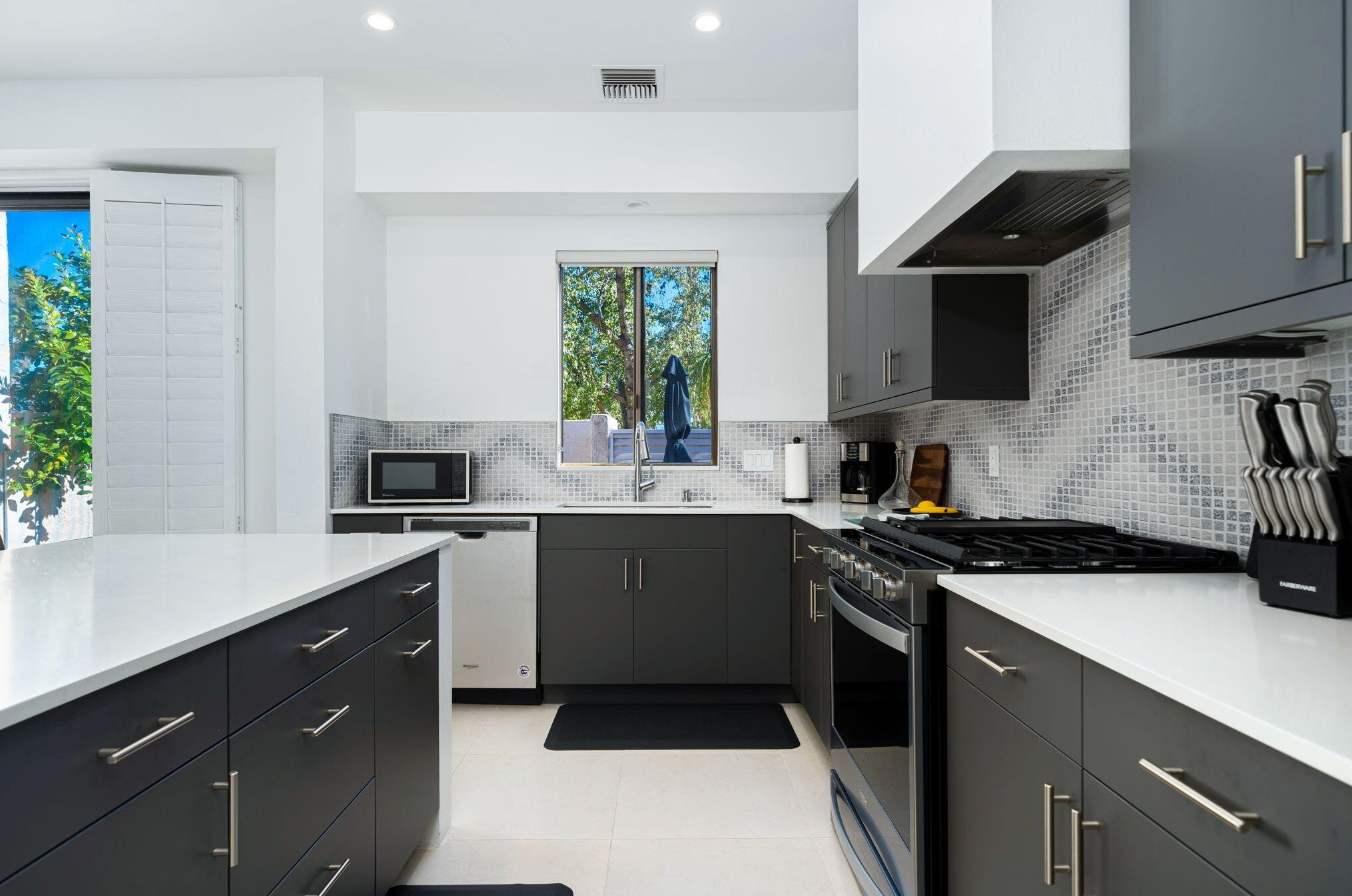 621 Hospitality Dr, Rancho Mirage CA  92270-1312 exterior