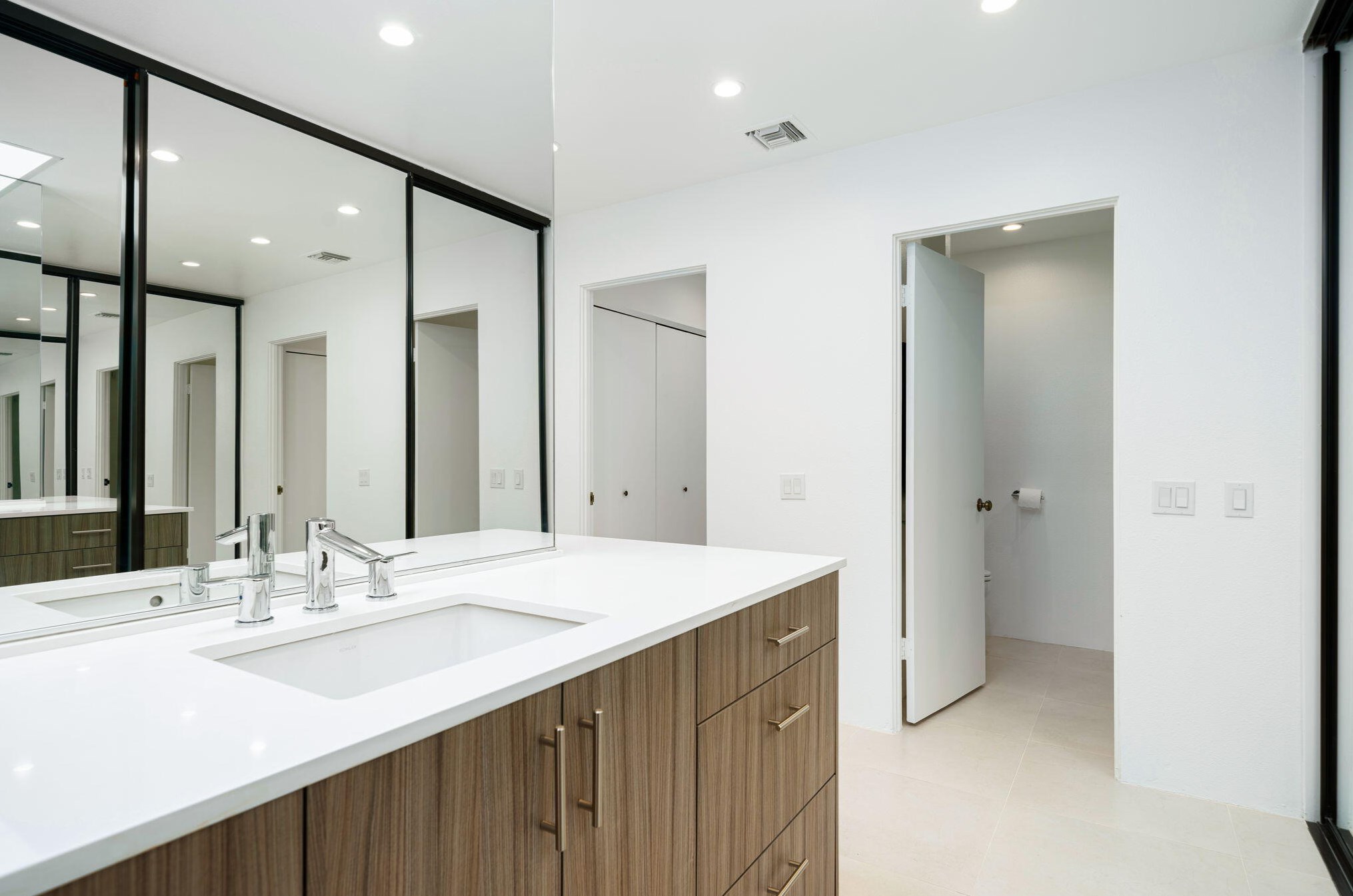 621 Hospitality Dr, Rancho Mirage CA  92270-1312 exterior