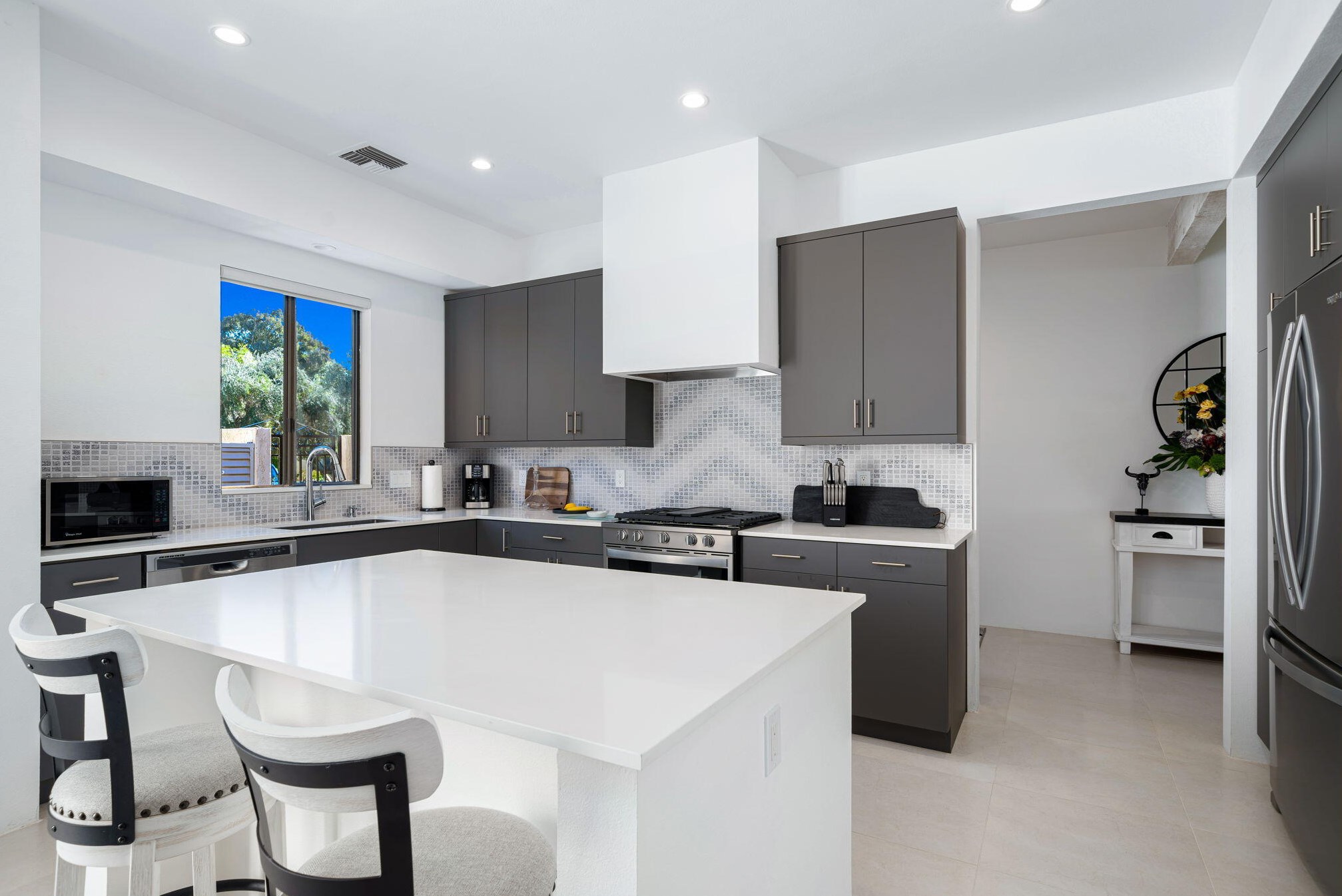 621 Hospitality Dr, Rancho Mirage CA  92270-1312 exterior