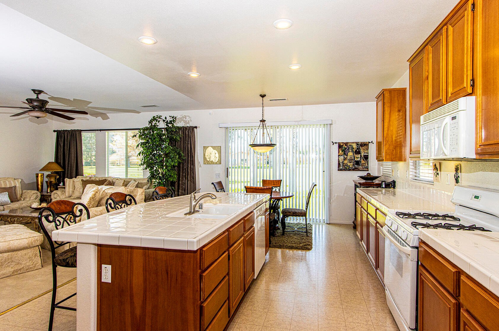 49489 Douglas St, Indio CA  92201-7538 exterior