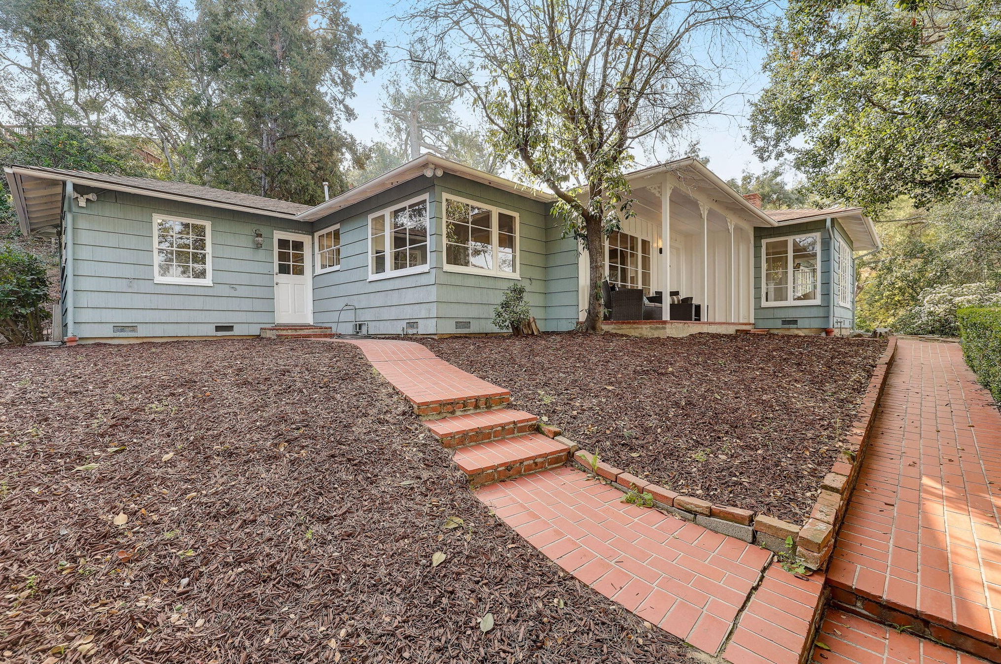 810 Monarch Dr, La Canada CA  91011-4104 exterior