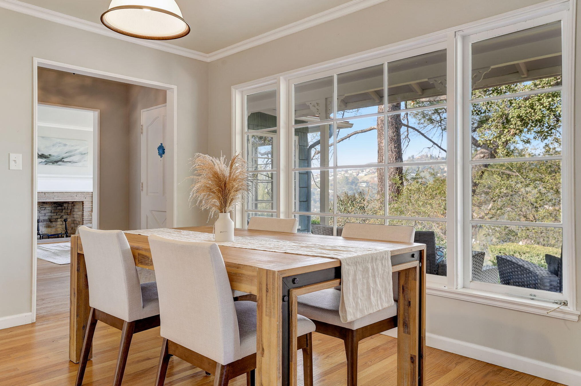 810 Monarch Dr, La Canada CA  91011-4104 exterior