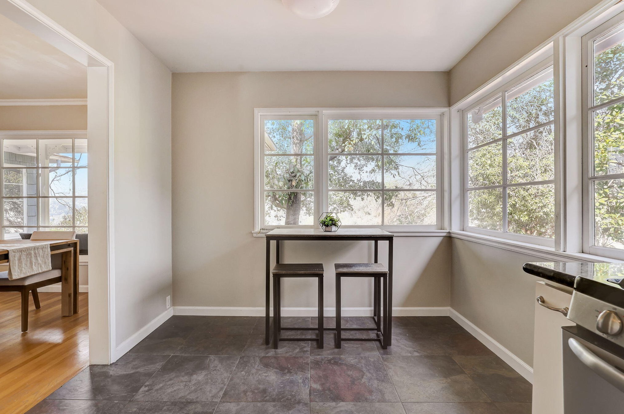 810 Monarch Dr, La Canada CA  91011-4104 exterior