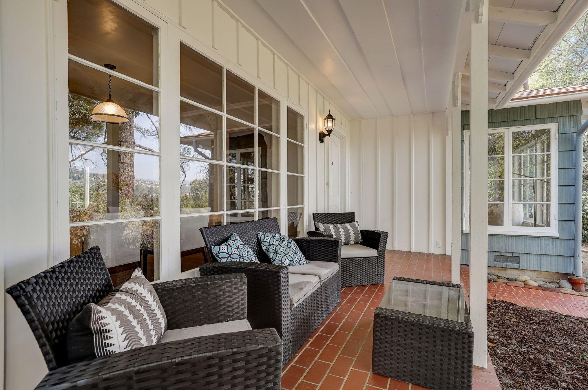 810 Monarch Dr, La Canada CA  91011-4104 exterior