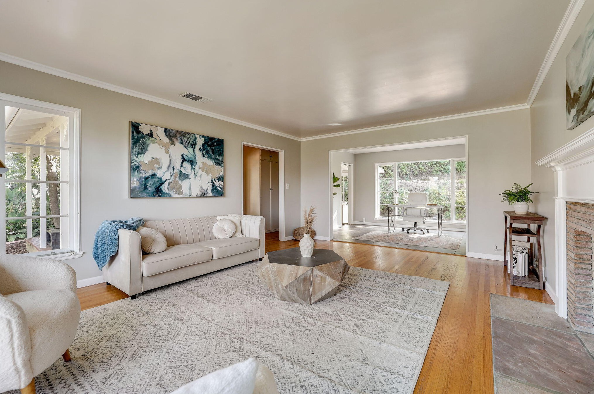810 Monarch Dr, La Canada CA  91011-4104 exterior