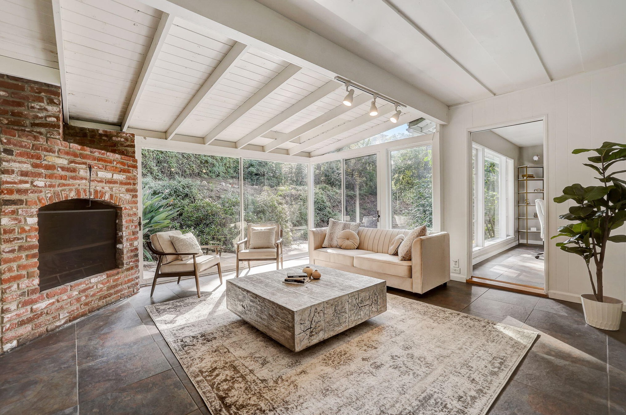 810 Monarch Dr, La Canada CA  91011-4104 exterior