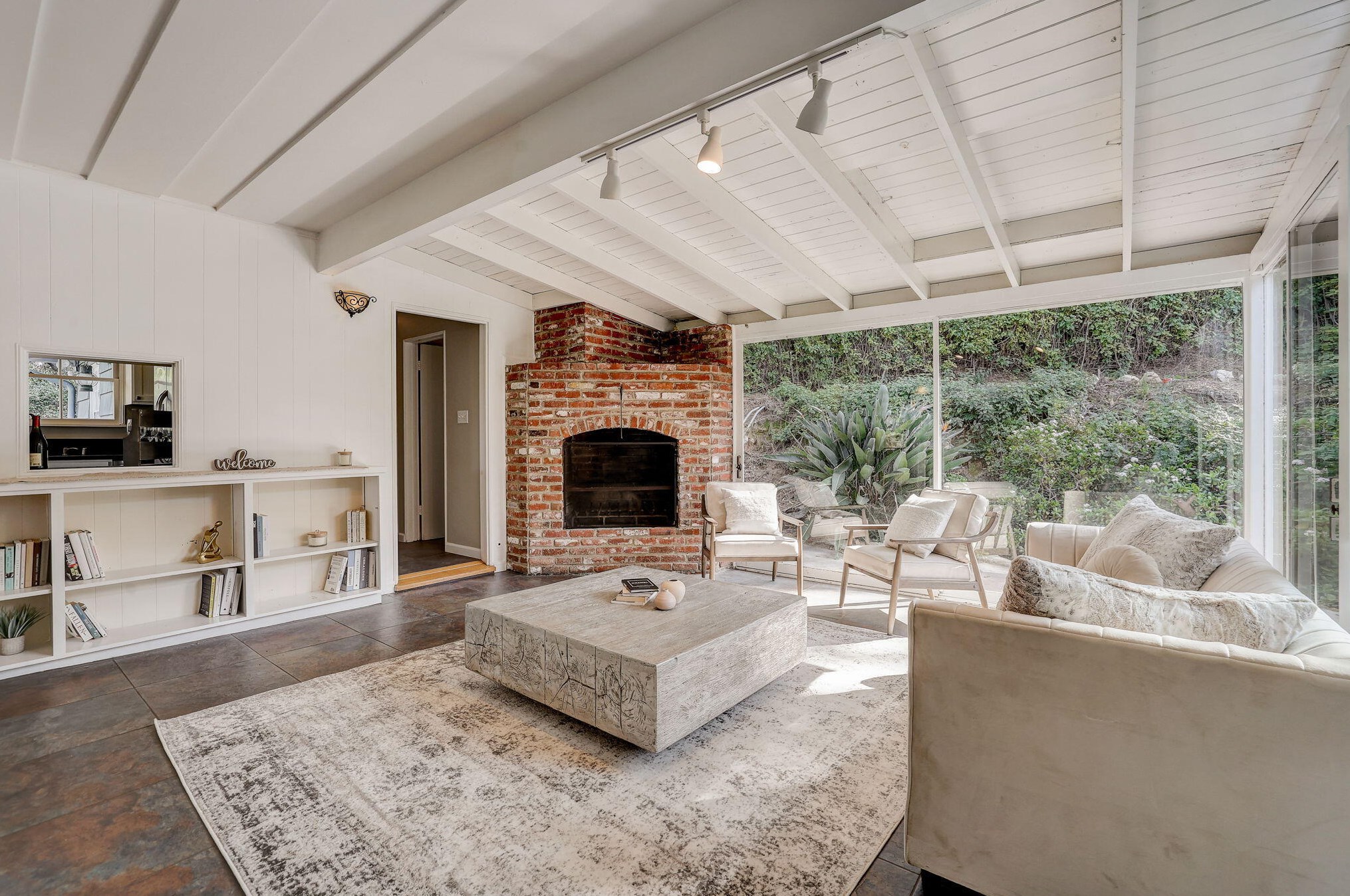 810 Monarch Dr, La Canada CA  91011-4104 exterior