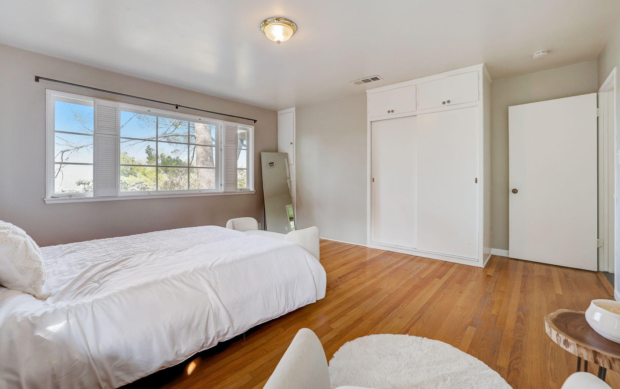 810 Monarch Dr, La Canada CA  91011-4104 exterior